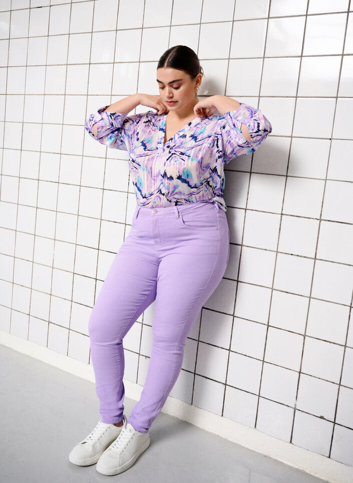Hochtaillierte Amy Jeans mit Super Slim Passform, Lavender, Image