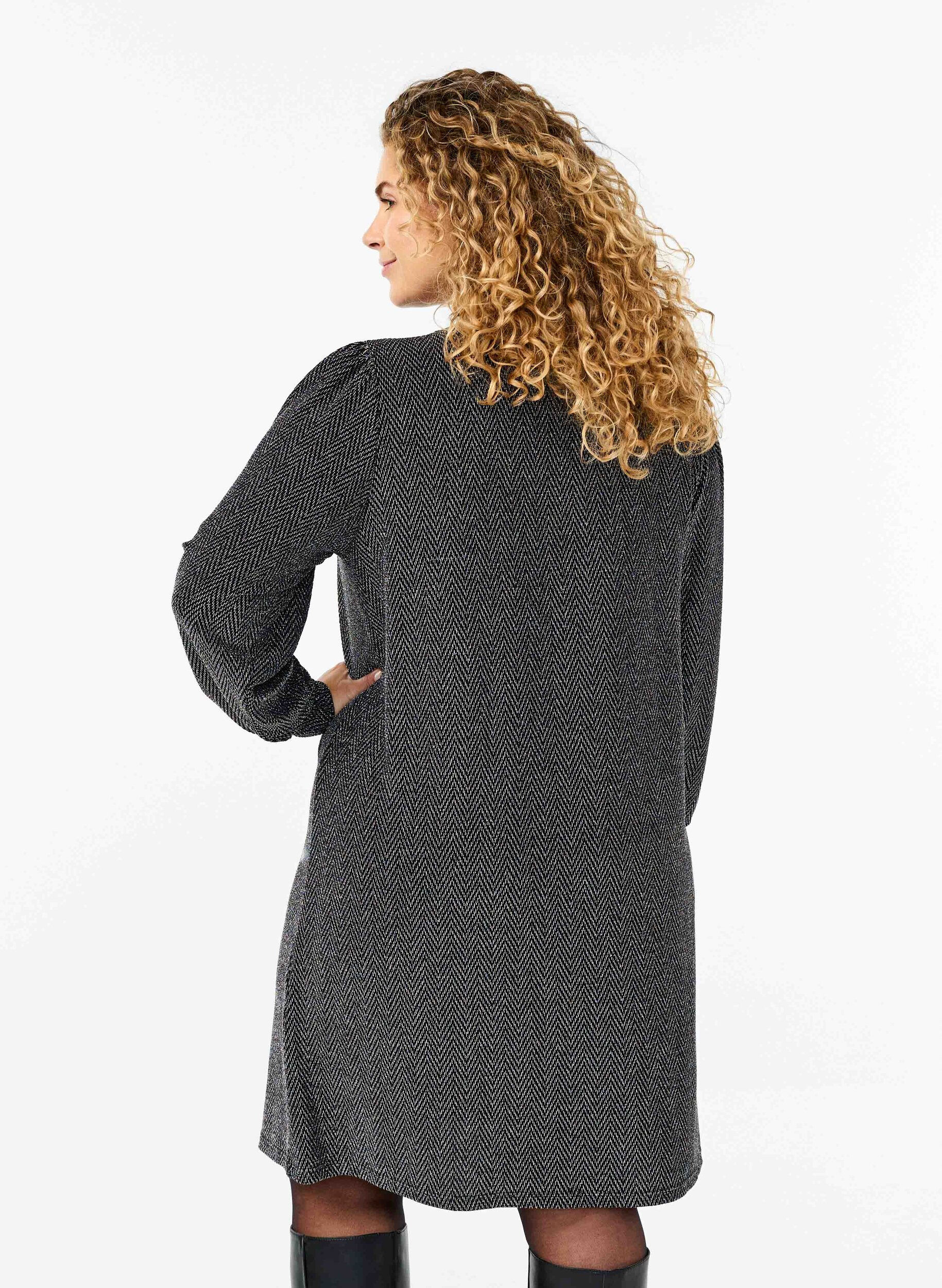 Zizzi Kleid mit Zickzackmuster und Glitzer, Silver ZigZagShimmer, Model image number 1