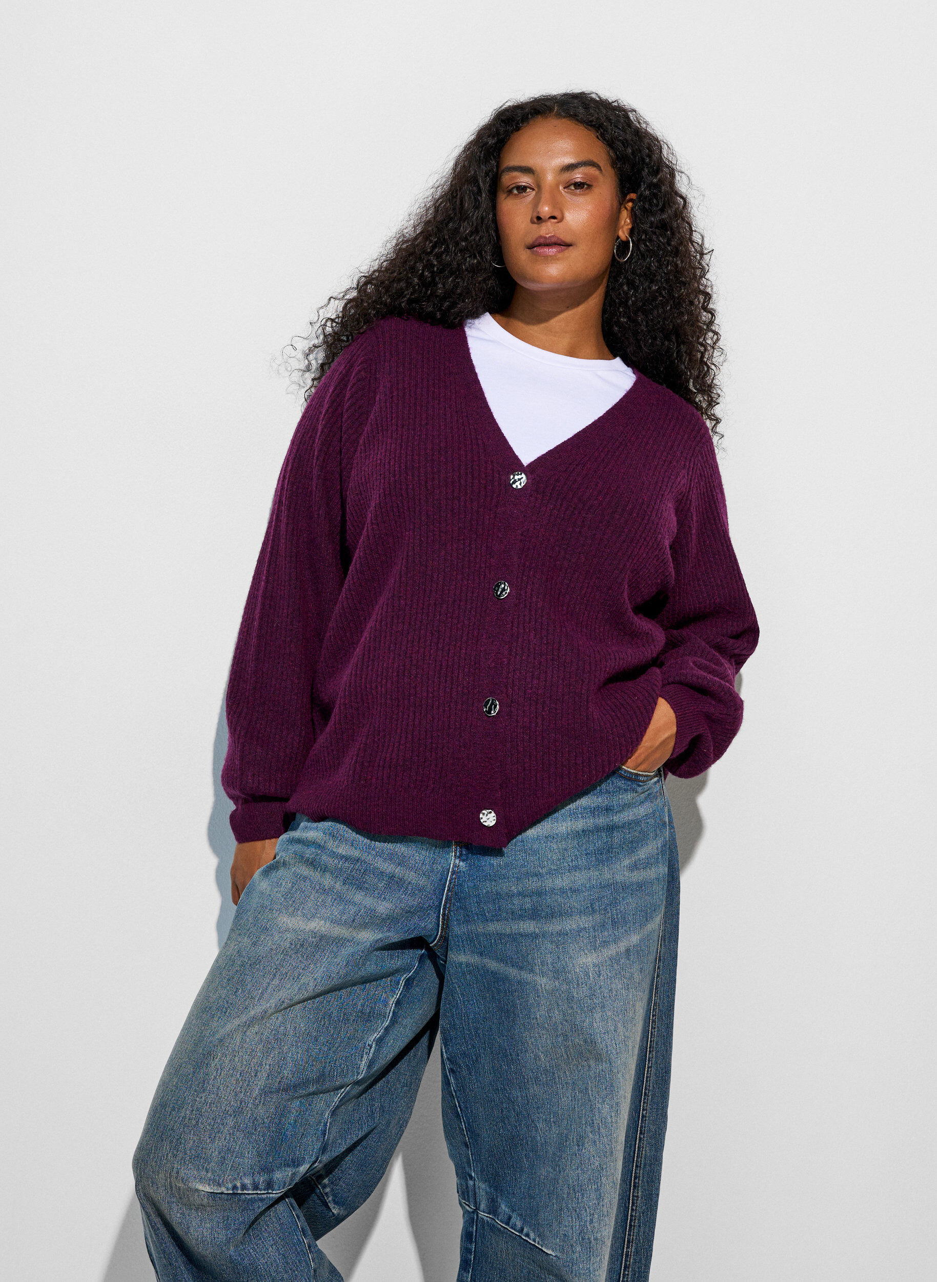 ZizziStrickjacke mit V-Ausschnitt und Rippstruktur, Lila, Model image number 0