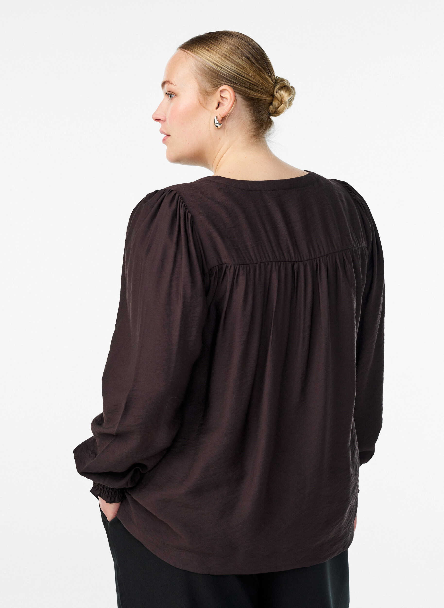 ZizziViskose-Bluse mit Puff&auml;rmeln und gerafften Details, Braun, Model image number 2