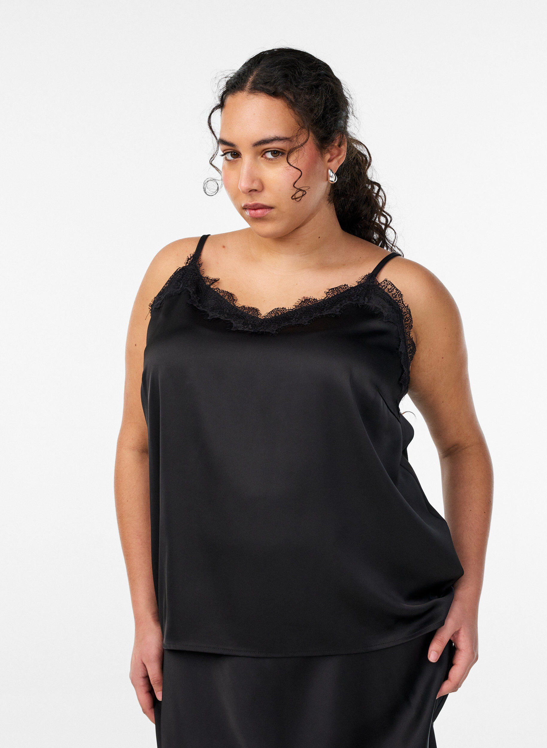 Zizzi Tr&auml;gertop aus Satin mit Spitze, Schwarz, Model image number 0