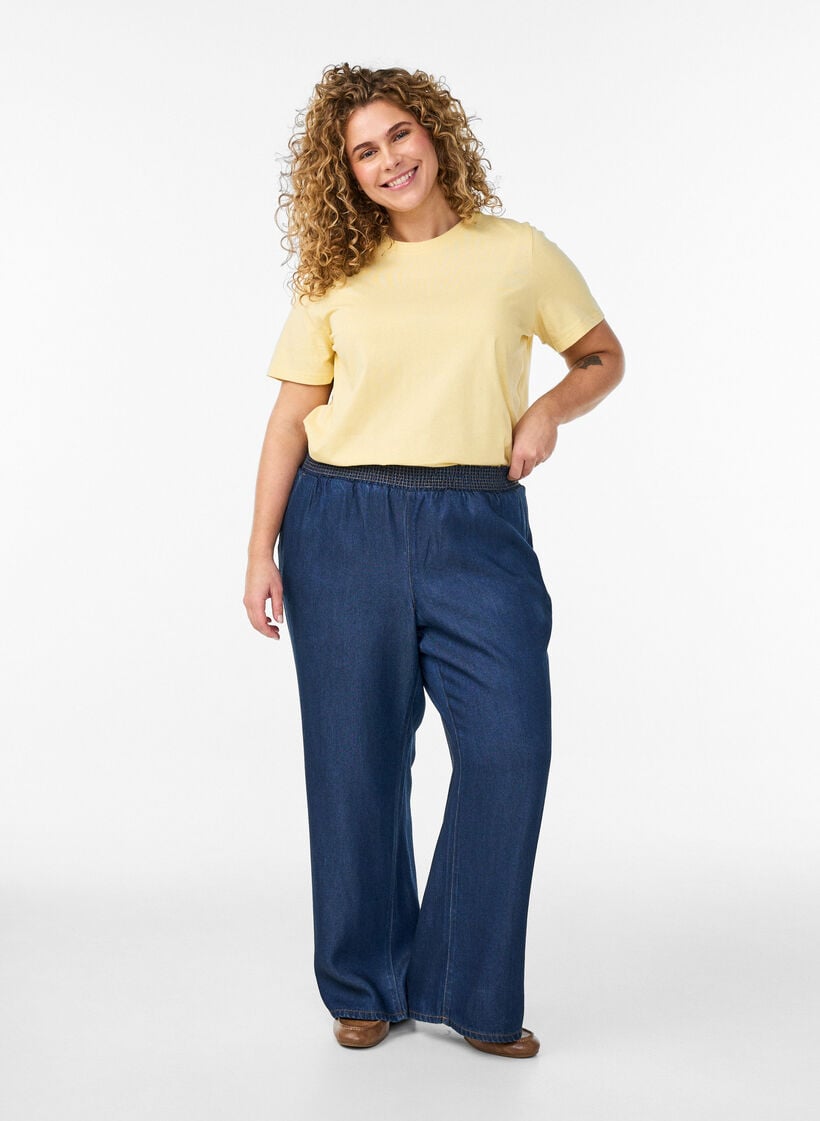 Basic-T-Shirt aus Baumwolle mit Rundhalsausschnitt, Gelb, Model image number 1