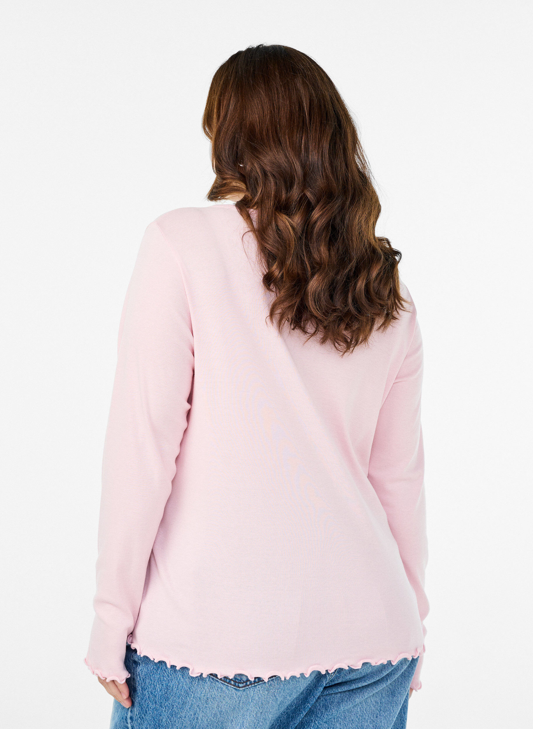 Zizzi Jersey-Bluse mit Kn&ouml;pfen und wellenf&ouml;rmigen S&auml;umen, Pink, Model image number 2