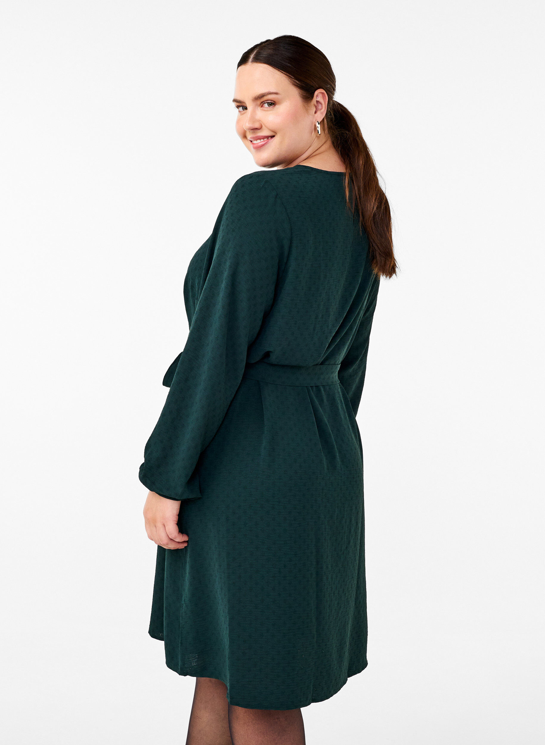 Zizzi Kurzes Kleid mit Struktur und Bindeg&uuml;rtel, Scarab, Model image number 1