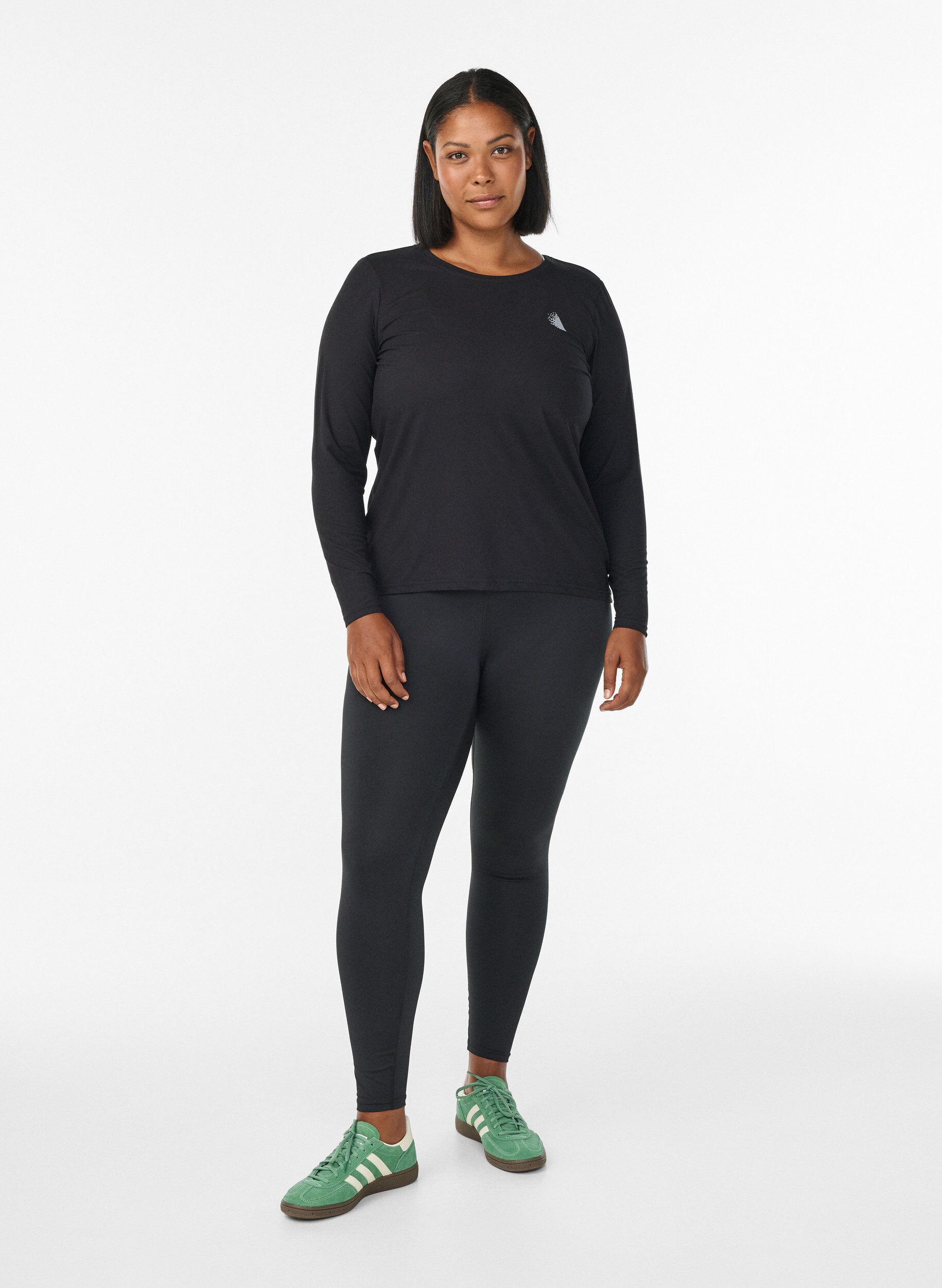 Zizzi Trainingsbluse mit langen &Auml;rmeln, Schwarz, Model image number 1