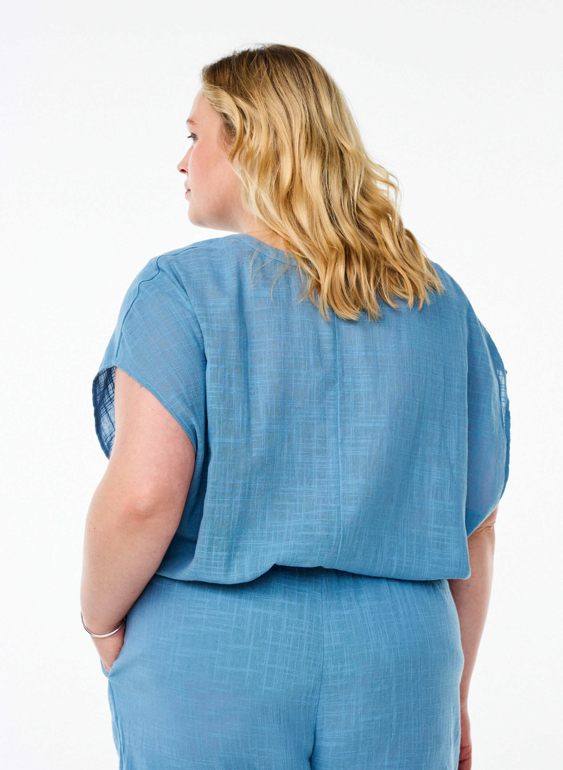 Zizzi Lockere Bluse mit angeschnittenen &Auml;rmeln, Blau, Model image number 2