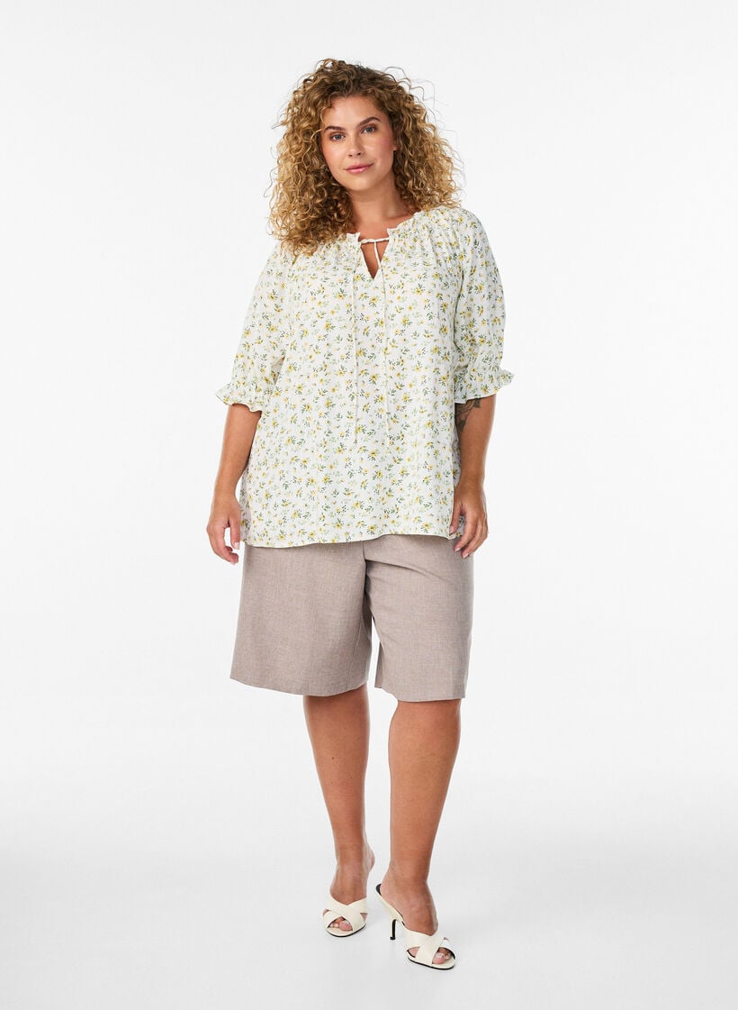 Gebl&uuml;mte Bluse aus Viskose mit halblangen &Auml;rmeln, Wei&szlig;, Model image number 1