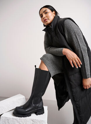 Weitschaftstiefel mit hohem Schaft und Elastikeinsatz Schwarz