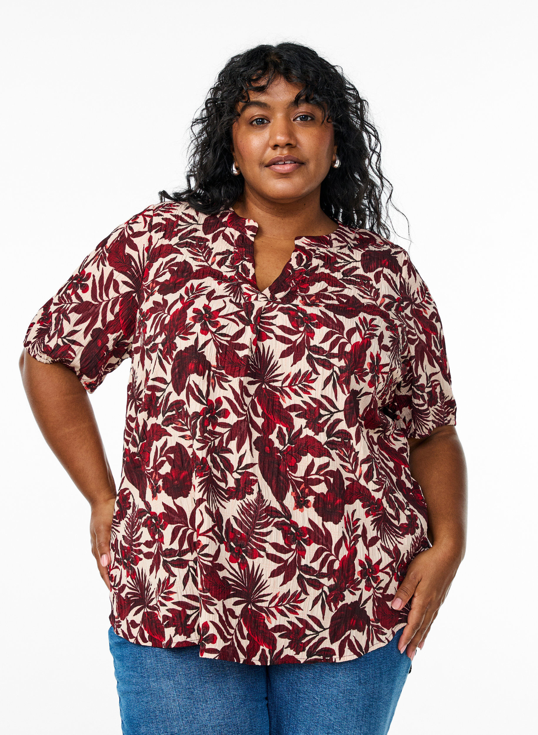 Zizzi Gebl&uuml;mte Bluse mit kurzen &Auml;rmeln, Rot, Model image number 0