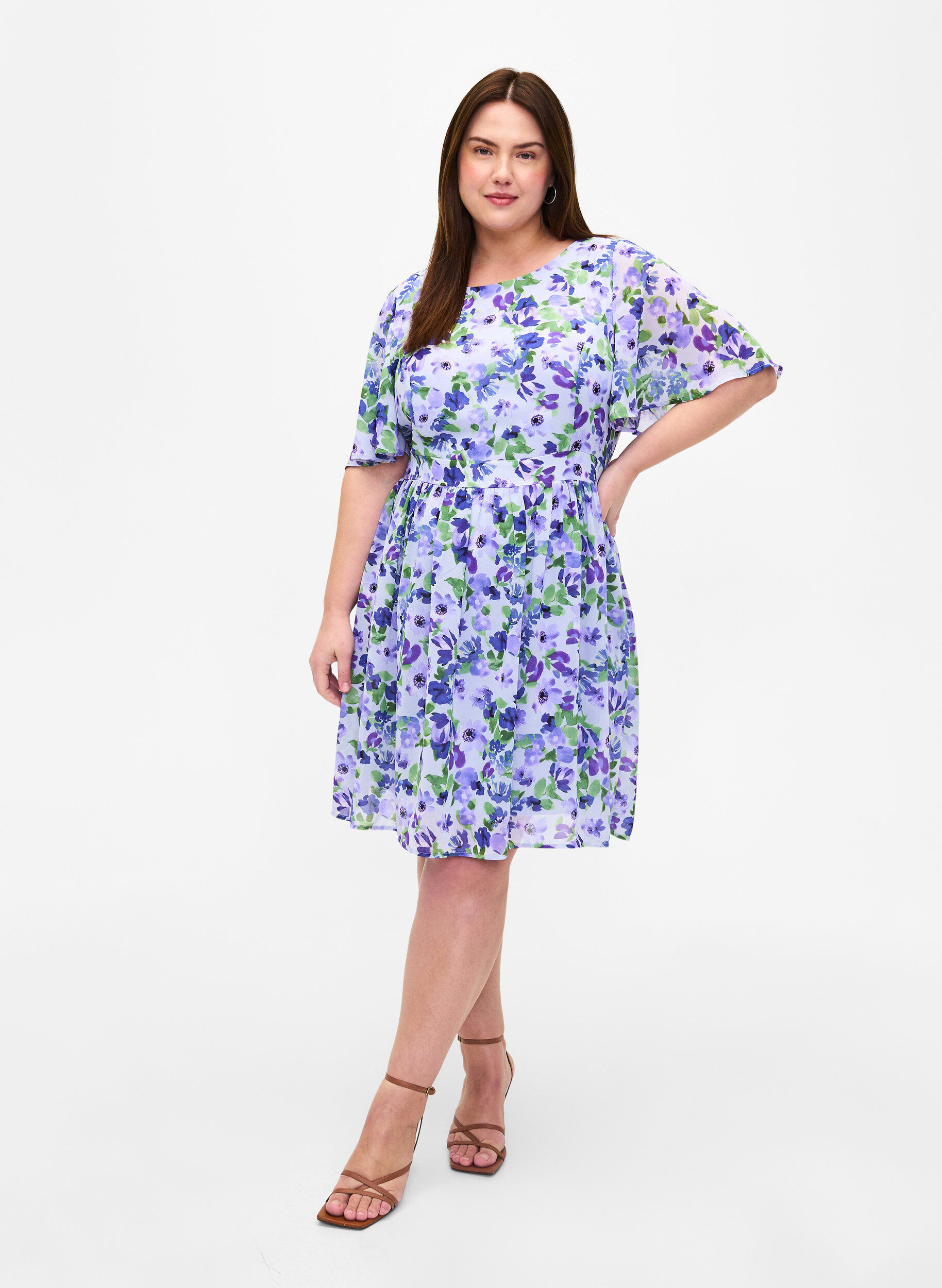 Zizzi Gebl&uuml;mtes Kleid mit kurzen &Auml;rmeln, Xenon B. Flower AOP, Model image number 2