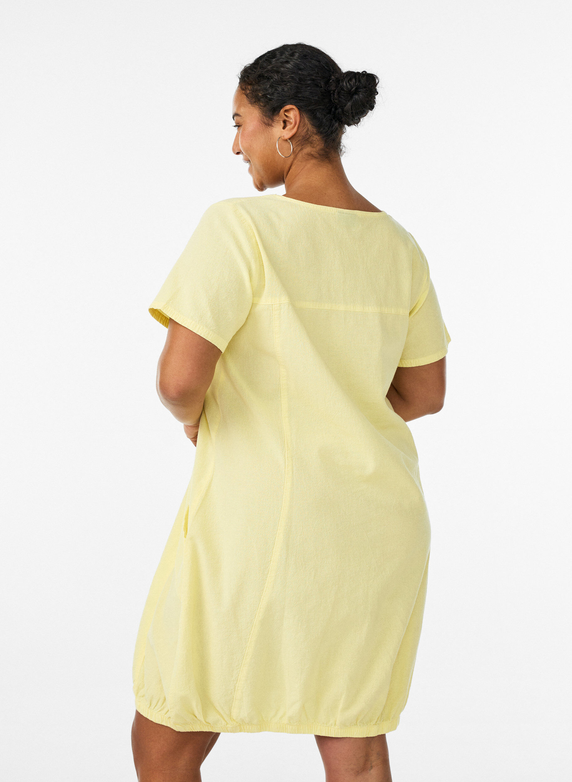 ZizziKurzarm Kleid aus Baumwolle, Gelb, Model image number 2