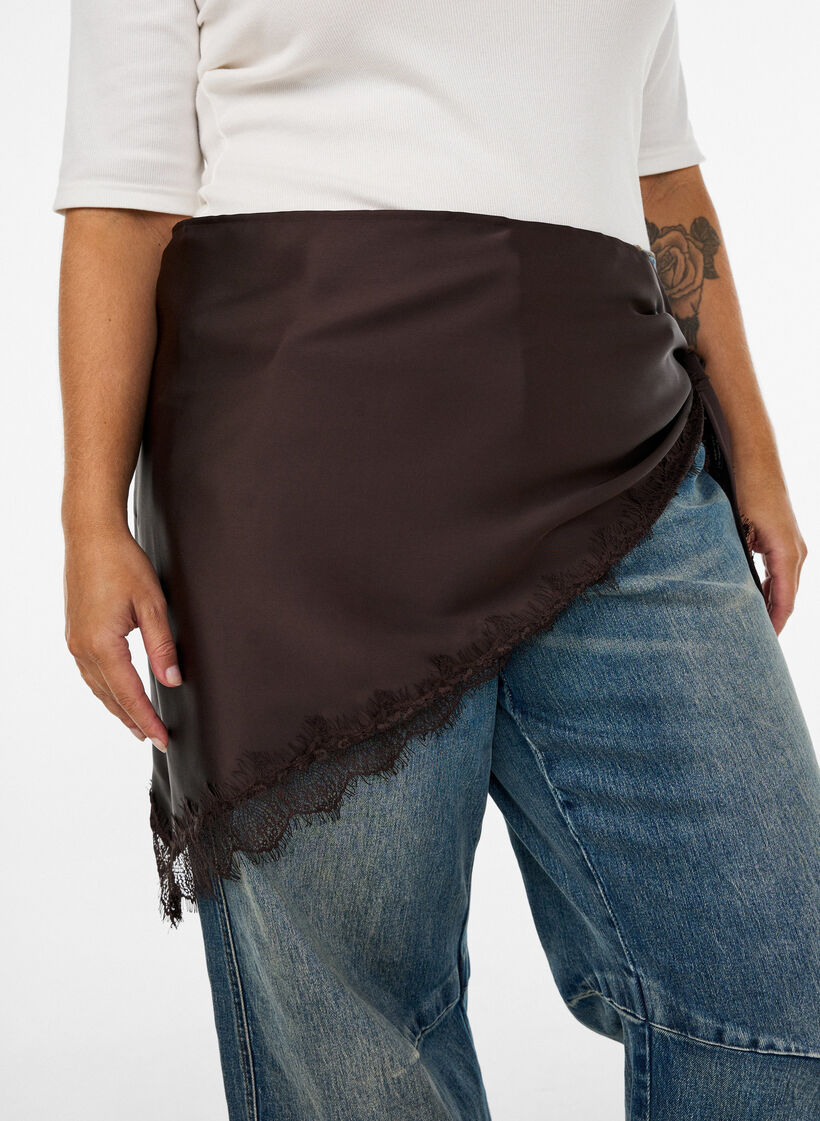 Schal aus Satin mit Spitzensaum, Braun, Model image number 0