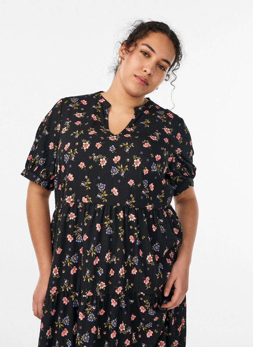 Kn&ouml;chellanges Kleid mit kurzen &Auml;rmeln und gestuften Volants, Schwarz, Model image number 2