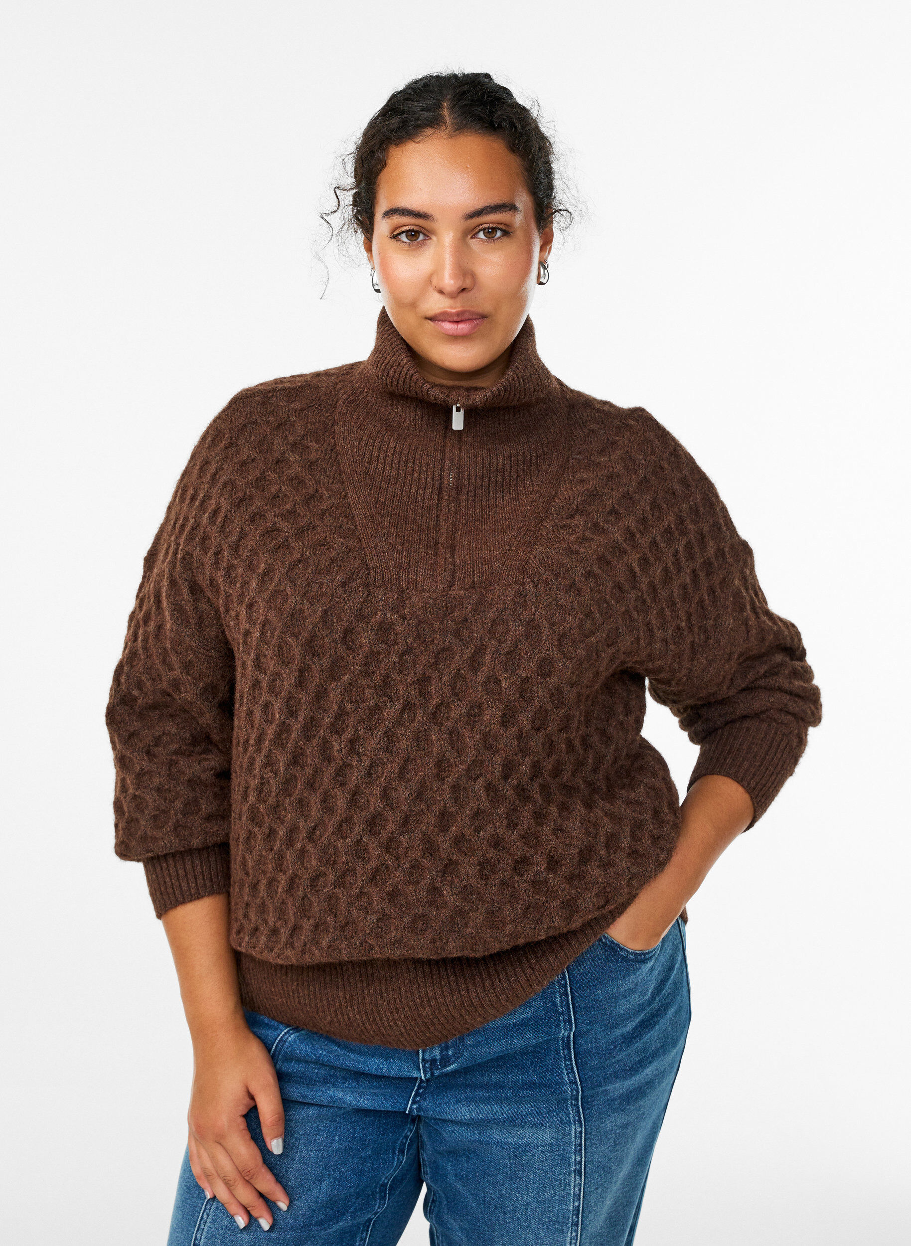 Zizzi Pullover mit hohem Kragen und Struktur, Braun, Model image number 0