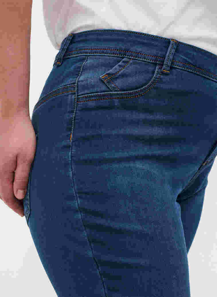Extra Slim Nille Jeans mit hoher Taille, Blue d. washed, Model image number 3