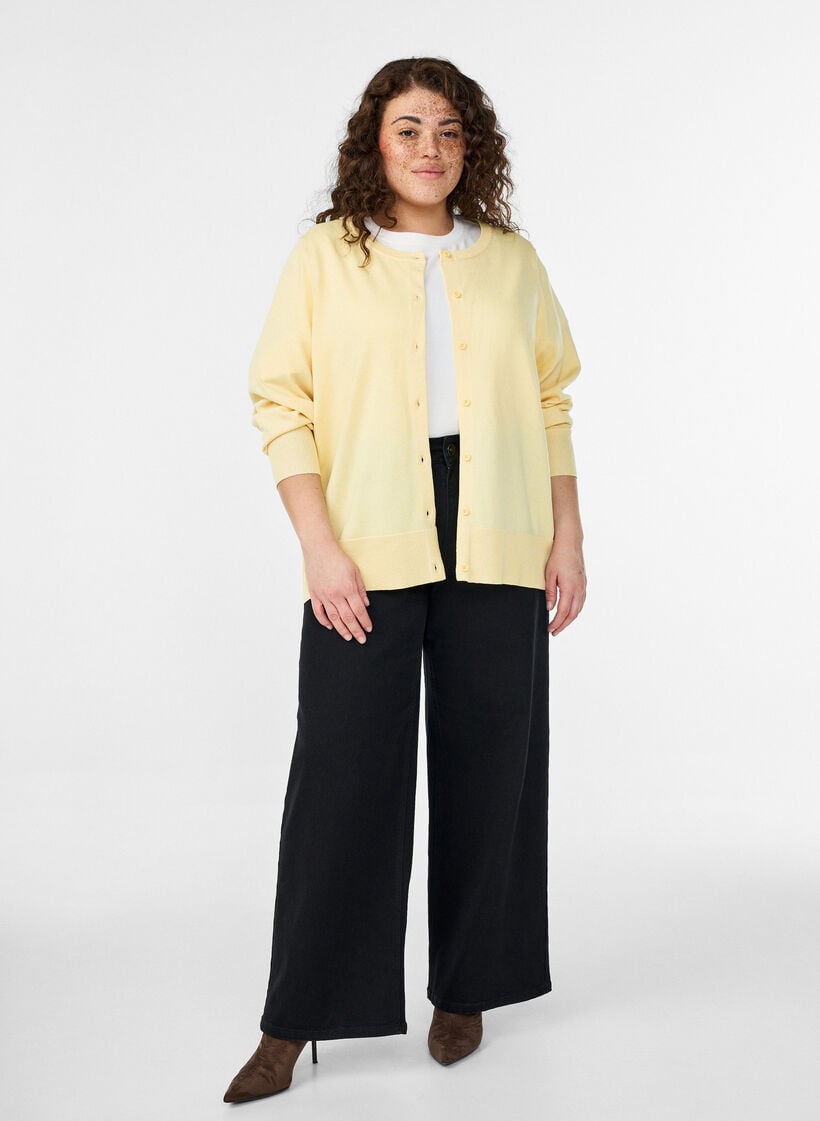 Feinstrick-Strickjacke mit Rundhalsausschnitt, Gelb, Model image number 1