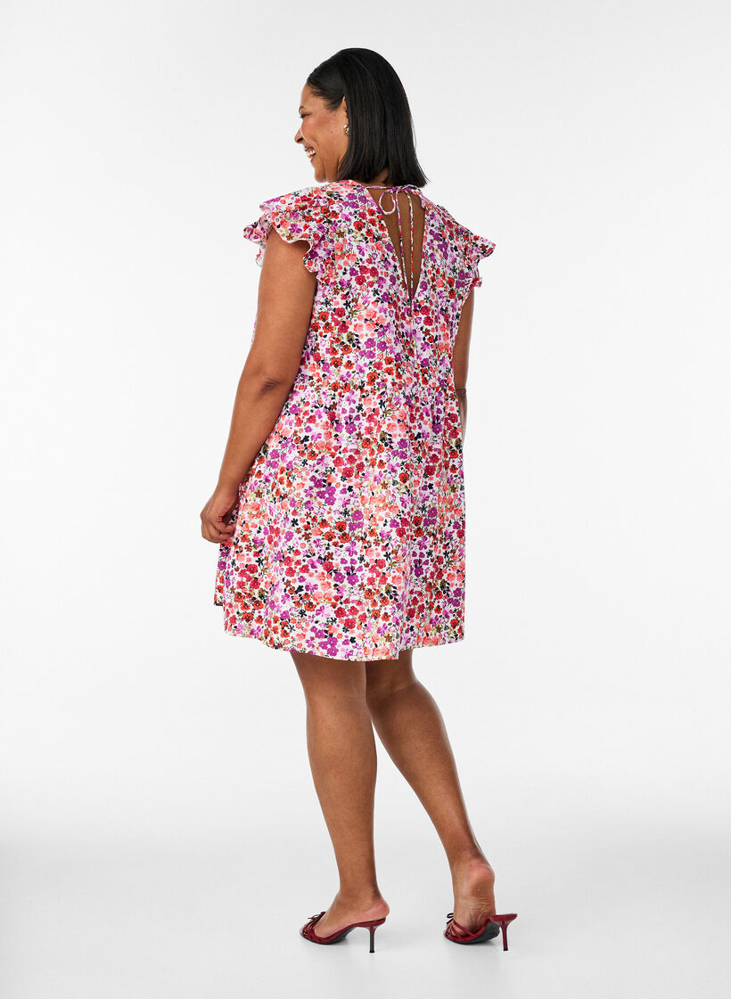 Gebl&uuml;mtes Kleid aus Baumwolle mit R&uuml;schen und V-Ausschnitt, Pink, Model image number 2