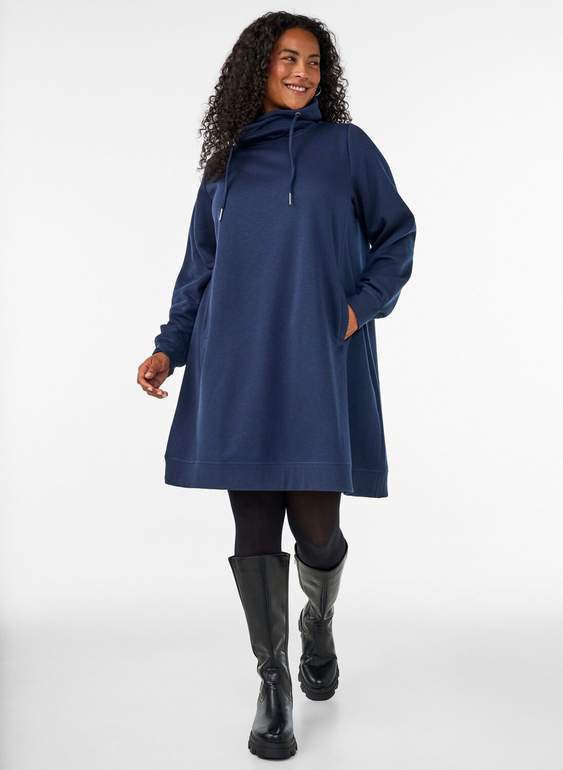 ZizziEntspannte Eleganz in Marineblau, , Model