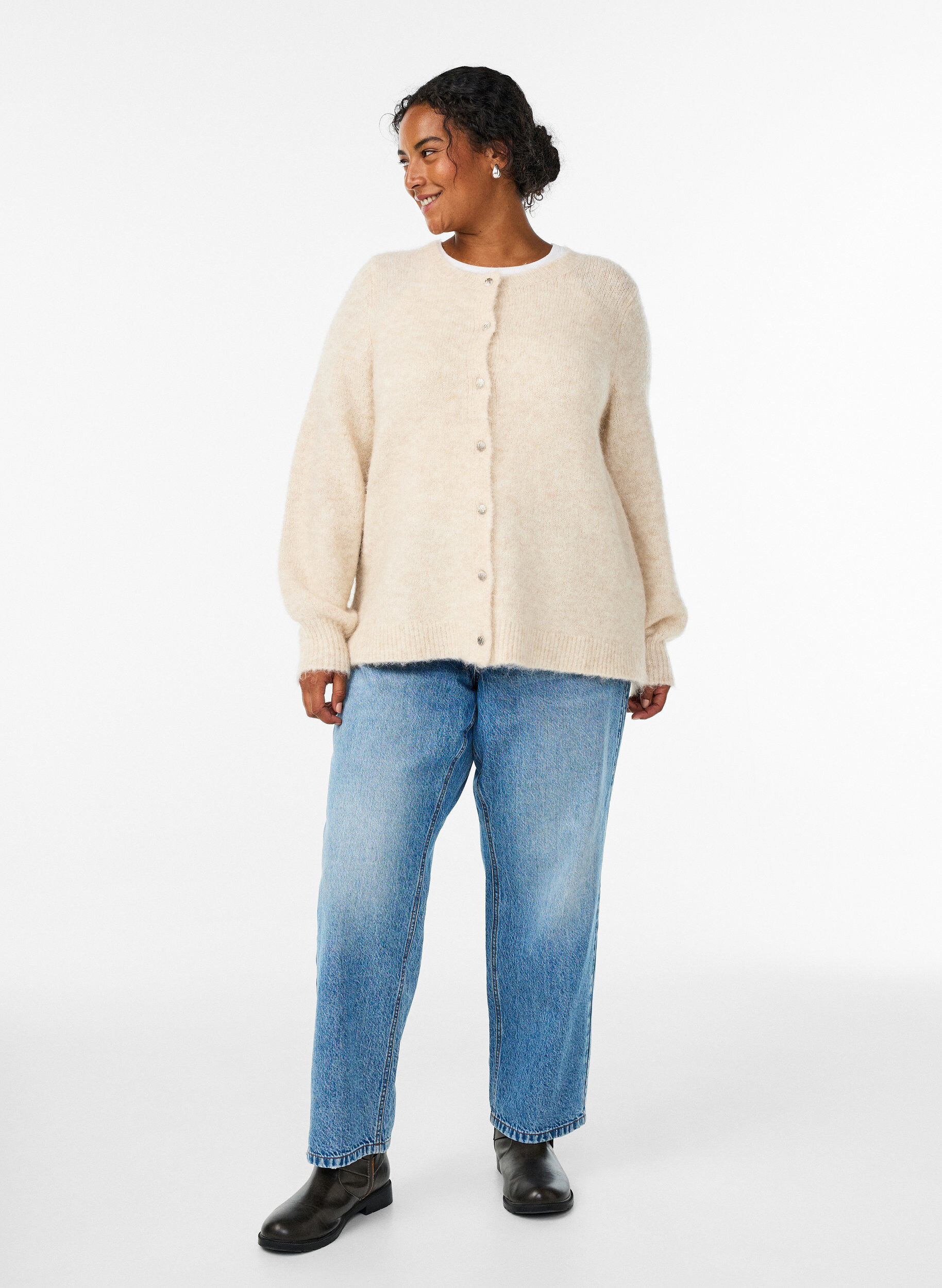 Zizzi Cardigan aus Wolle und Alpaka mit Zierkn&ouml;pfen, Beige, Model image number 1