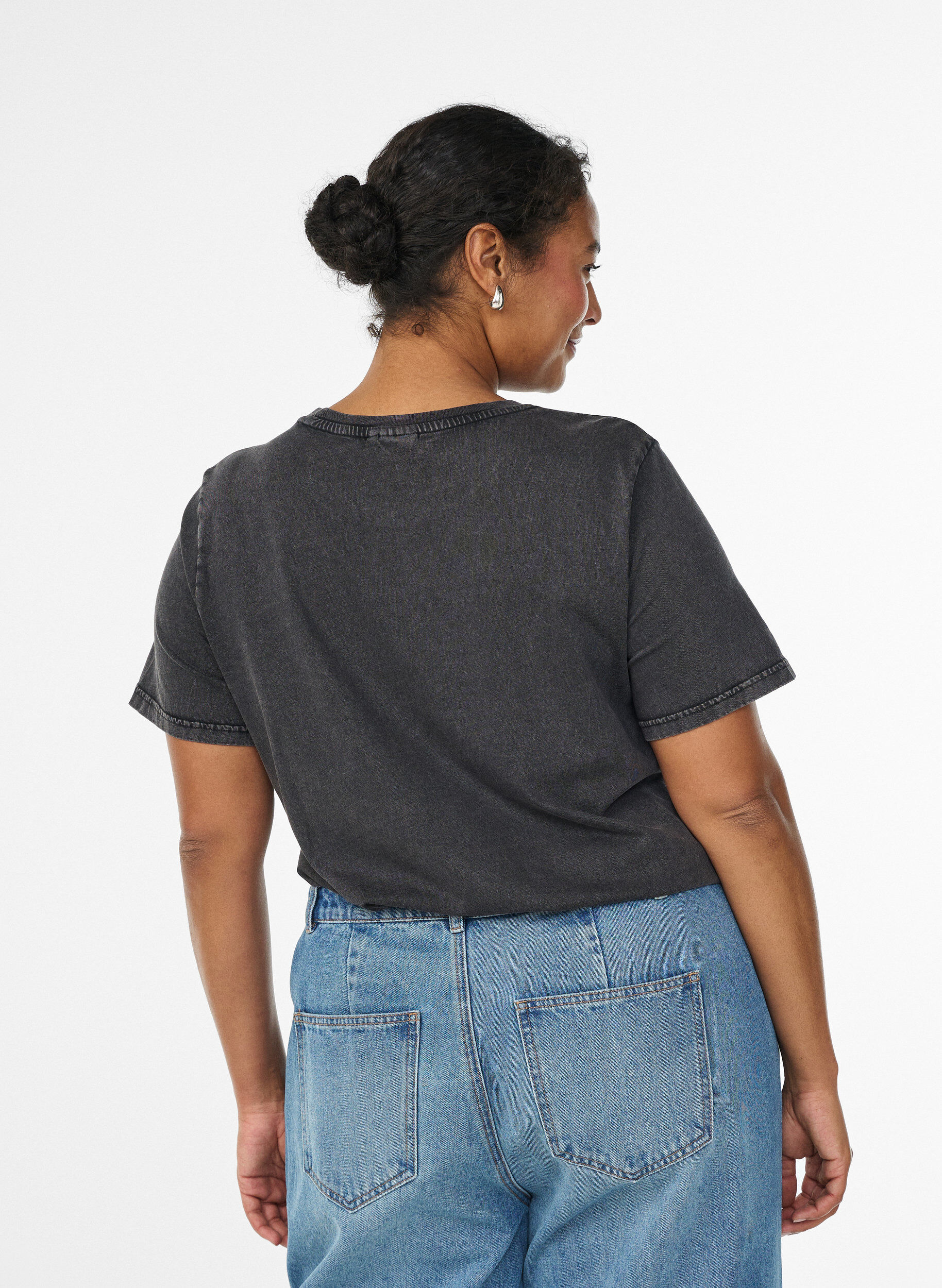 Zizzi T-Shirt aus Bio-Baumwolle mit Print, Grau, Model image number 2