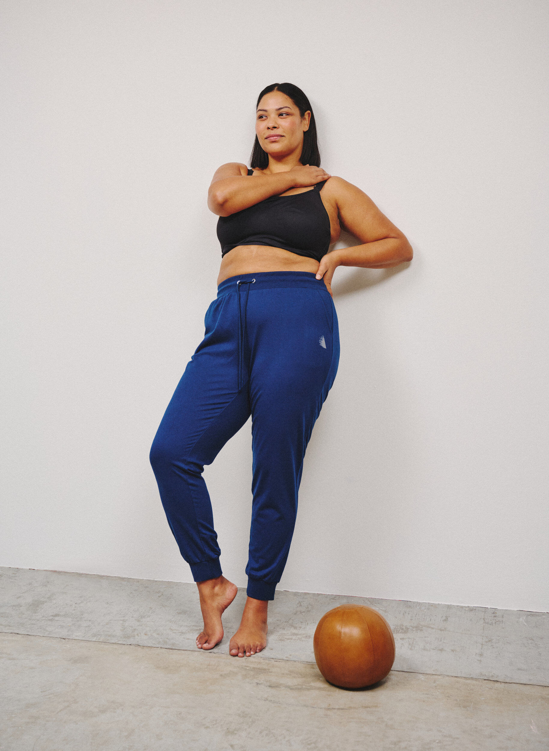 Zizzi Lockere Trainingshose mit Taschen, Blau, Image image number 0