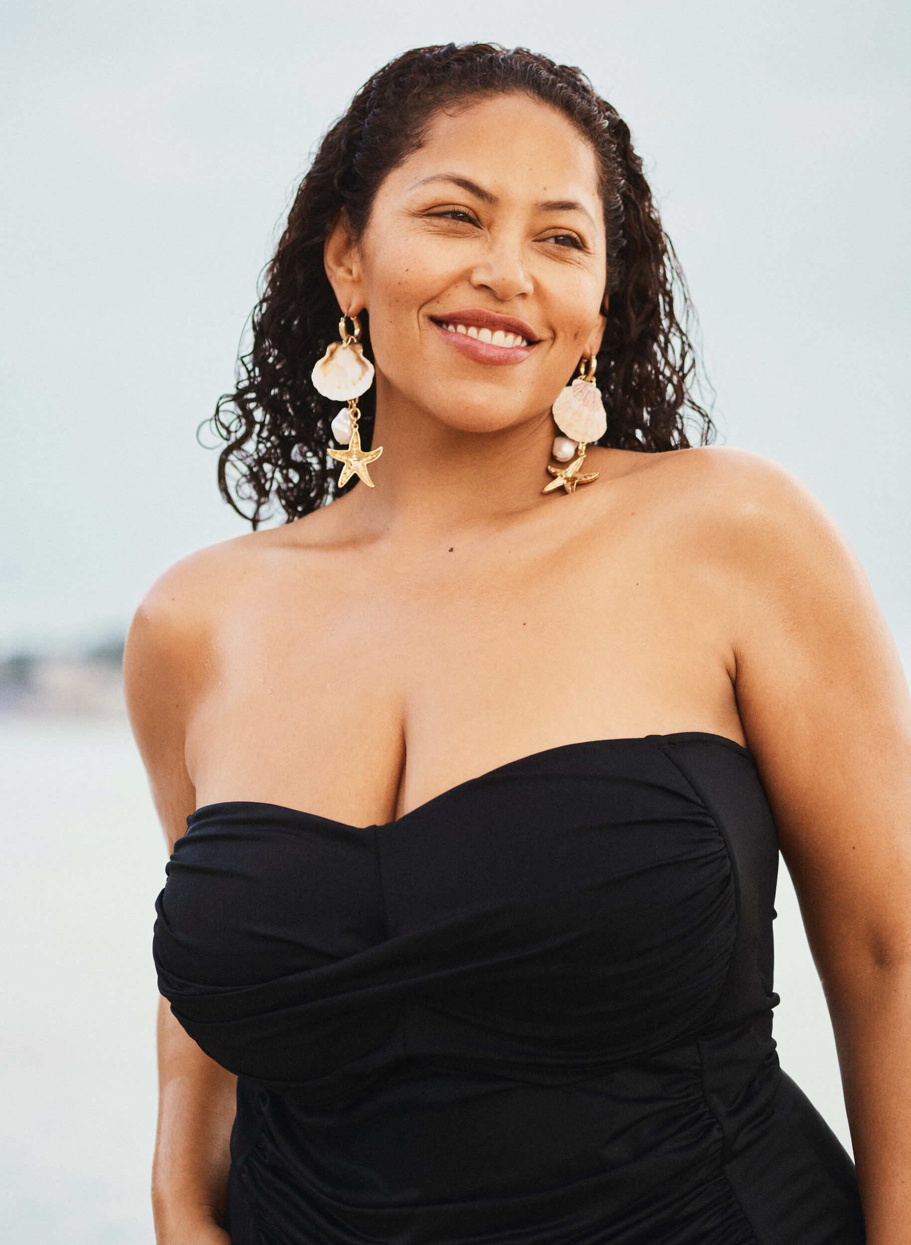 Tr&auml;gerloser Badeanzug mit Raffung und gepolsterten Cups