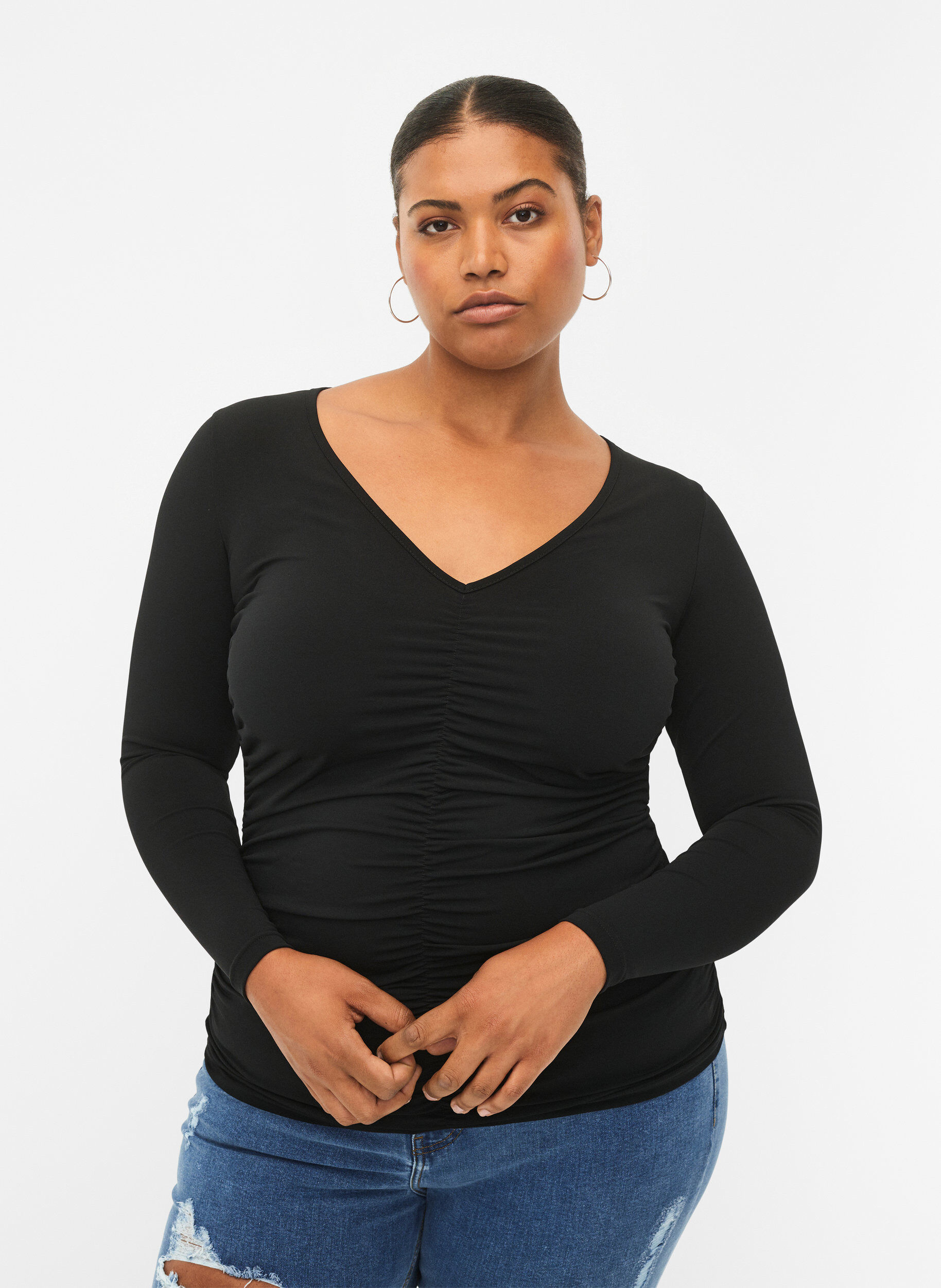 Zizzi Bluse mit V-Ausschnitt und Drapierung, Black, Model image number 0