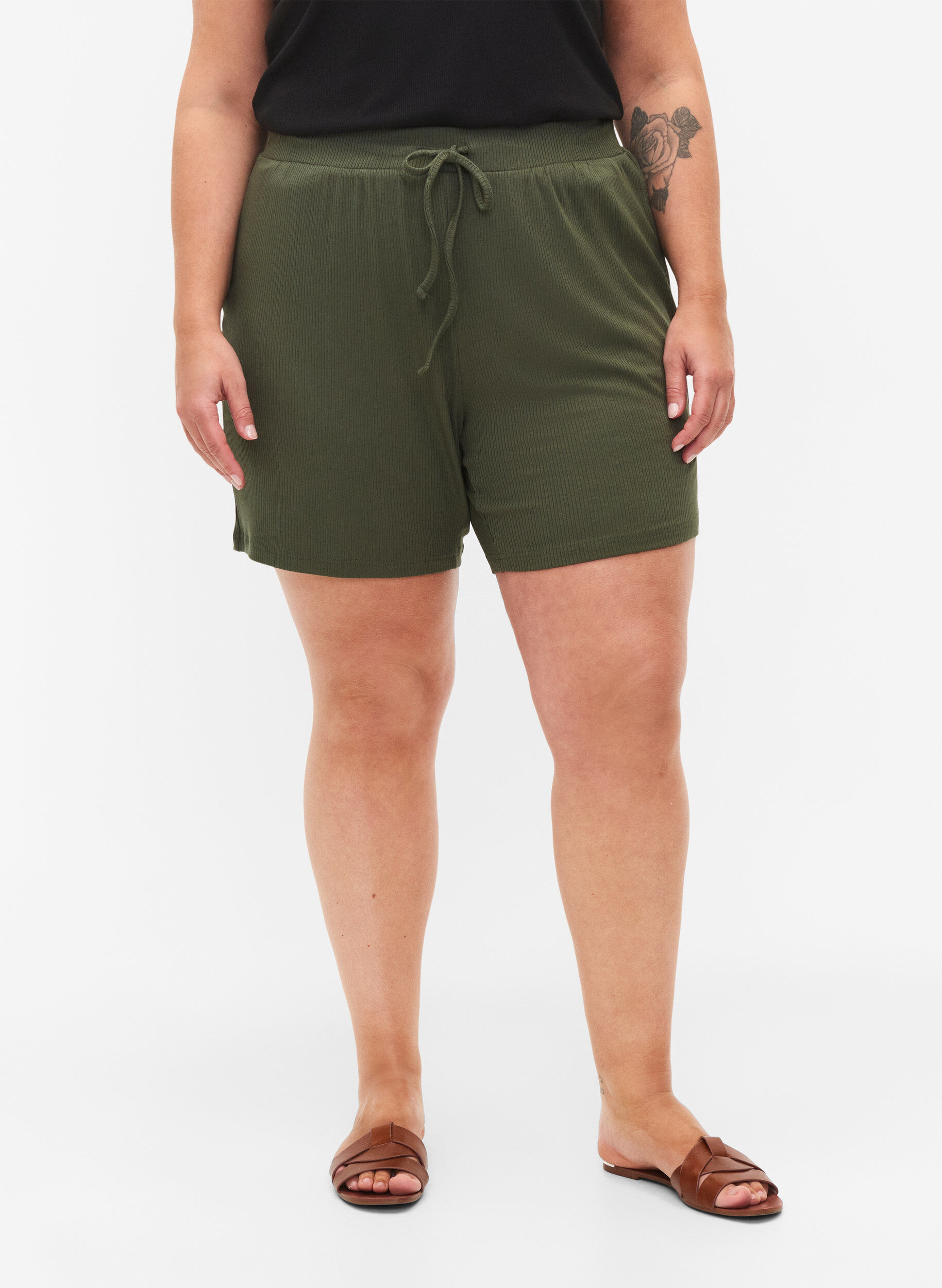 Zizzi Lockere Shorts aus Viskose mit Ripp, Thyme, Model image number 2