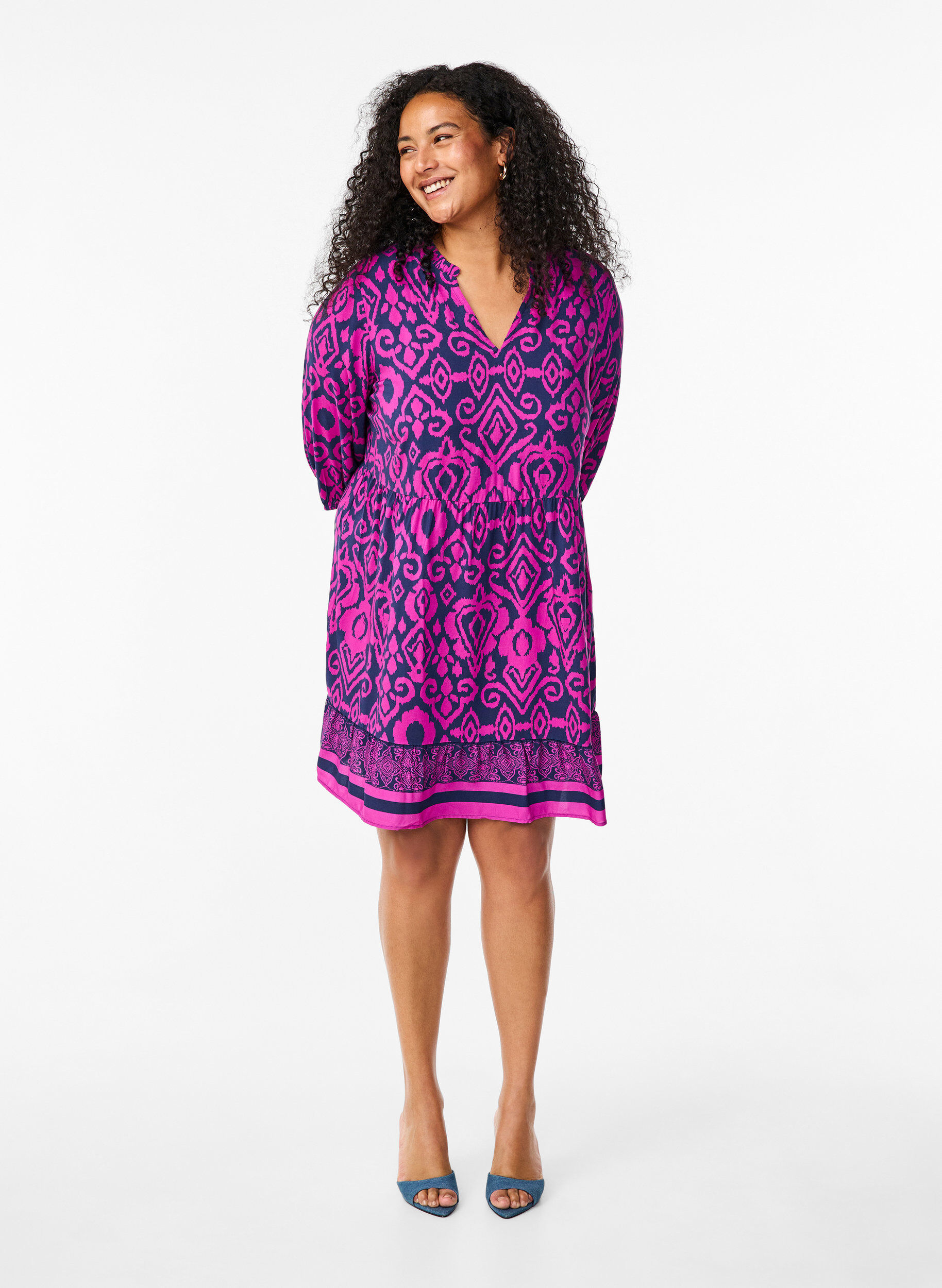 Zizzi Kurzes Kleid mit Print und A-Form, Night Sky AOP, Model image number 2