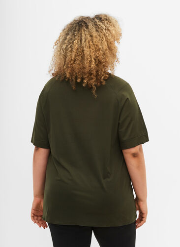Kurzärmeliges Trainings-T-Shirt mit Rundhalsausschnitt, Forest Night, Model image number 1