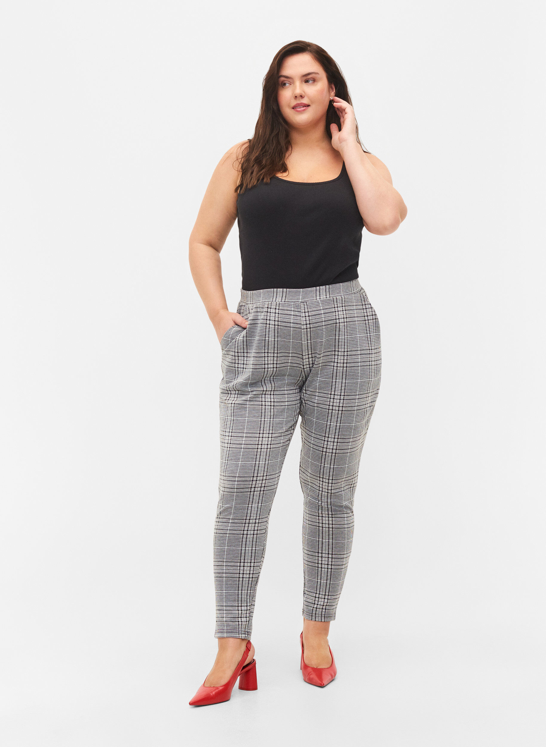 Zizzi Cropped Hose Maddison mit Karomuster, Black Check, Model image number 0