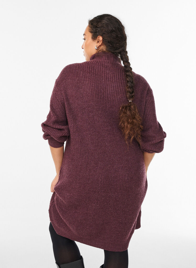 FLASH - Kurzes Strickkleid mit hohem Kragen, Rot, Model image number 2