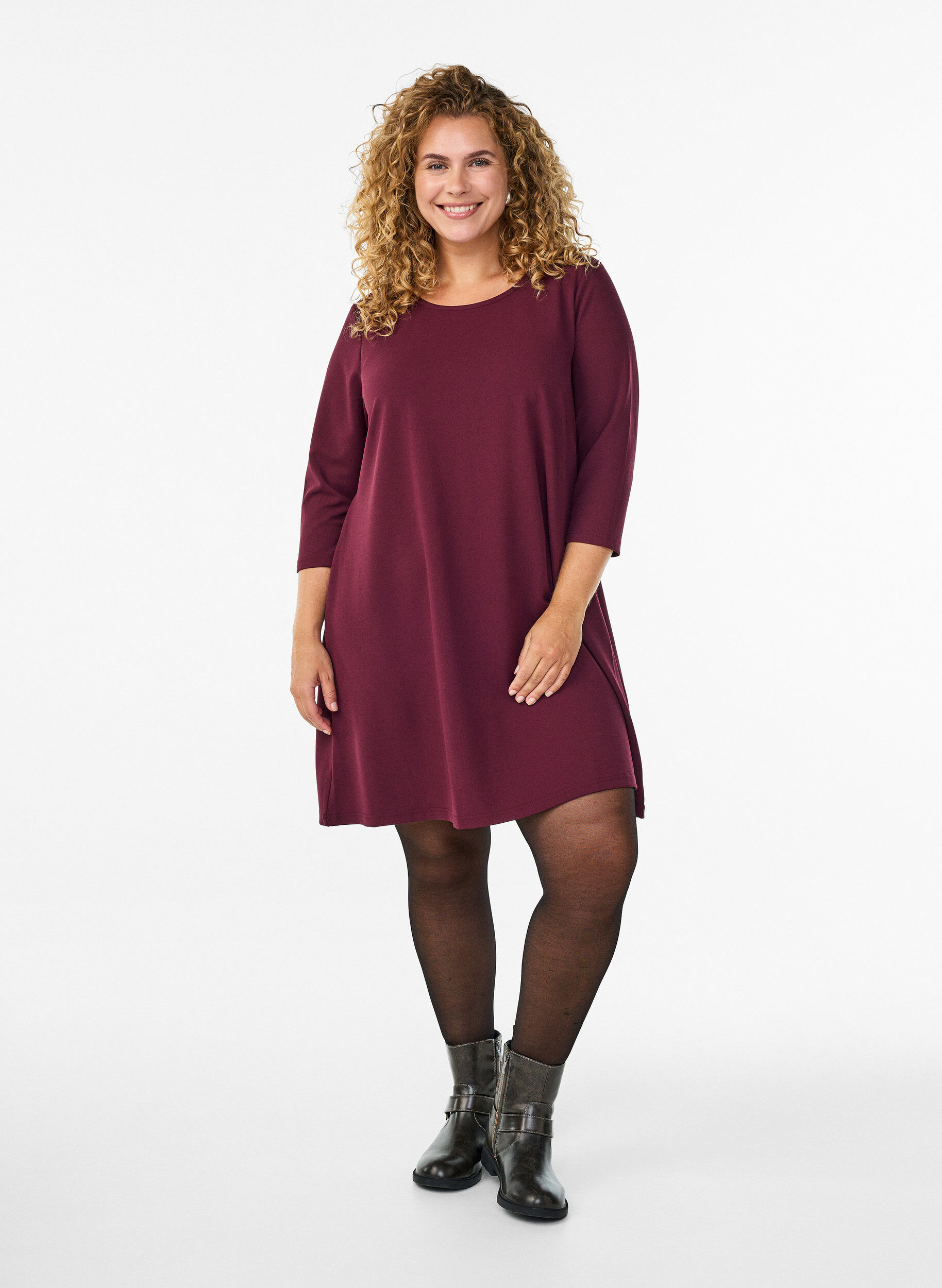 Zizzi FLASH - Kurz geschnittenes A-Linien Kleid aus Webstoff mit 3/4 &Auml;rmeln, Rot, Model image number 1