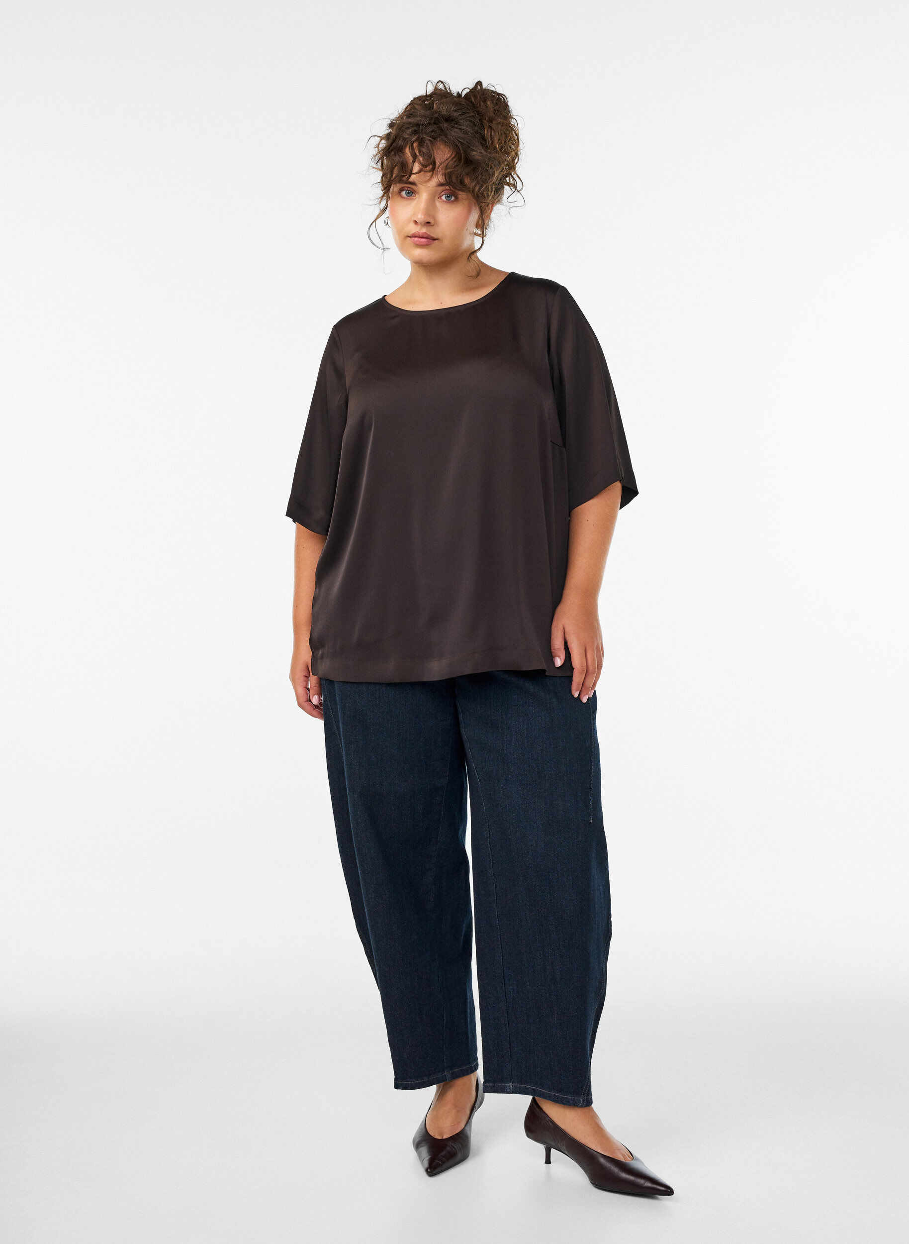 ZizziBluse aus Satin mit ellenbogenlangen &Auml;rmeln, Braun, Model image number 1