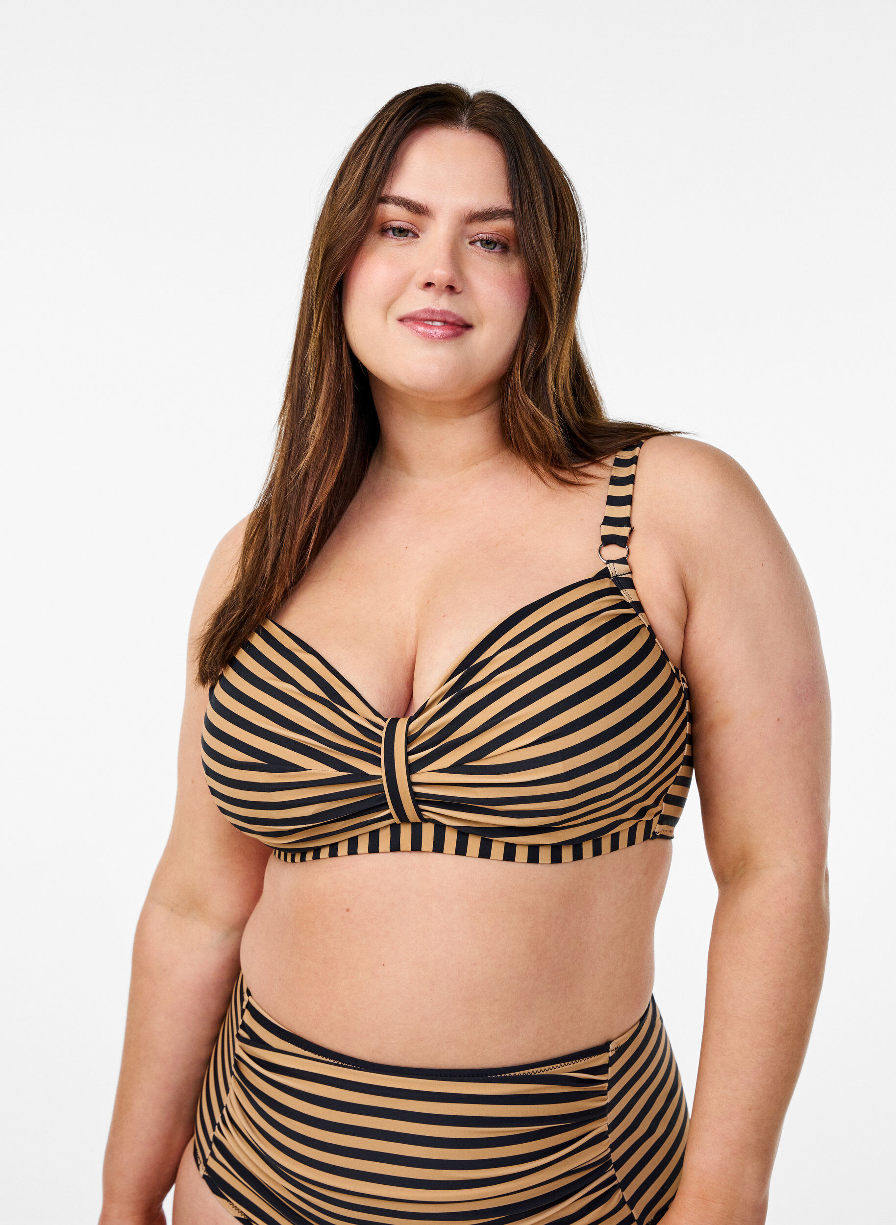 ZizziBikinioberteil mit B&uuml;gel und Muster, Braun, Model image number 0