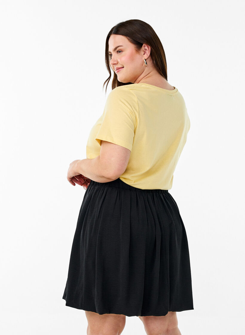 Kurzärmeliges T-Shirt mit V-Ausschnitt, Gelb, Model image number 2