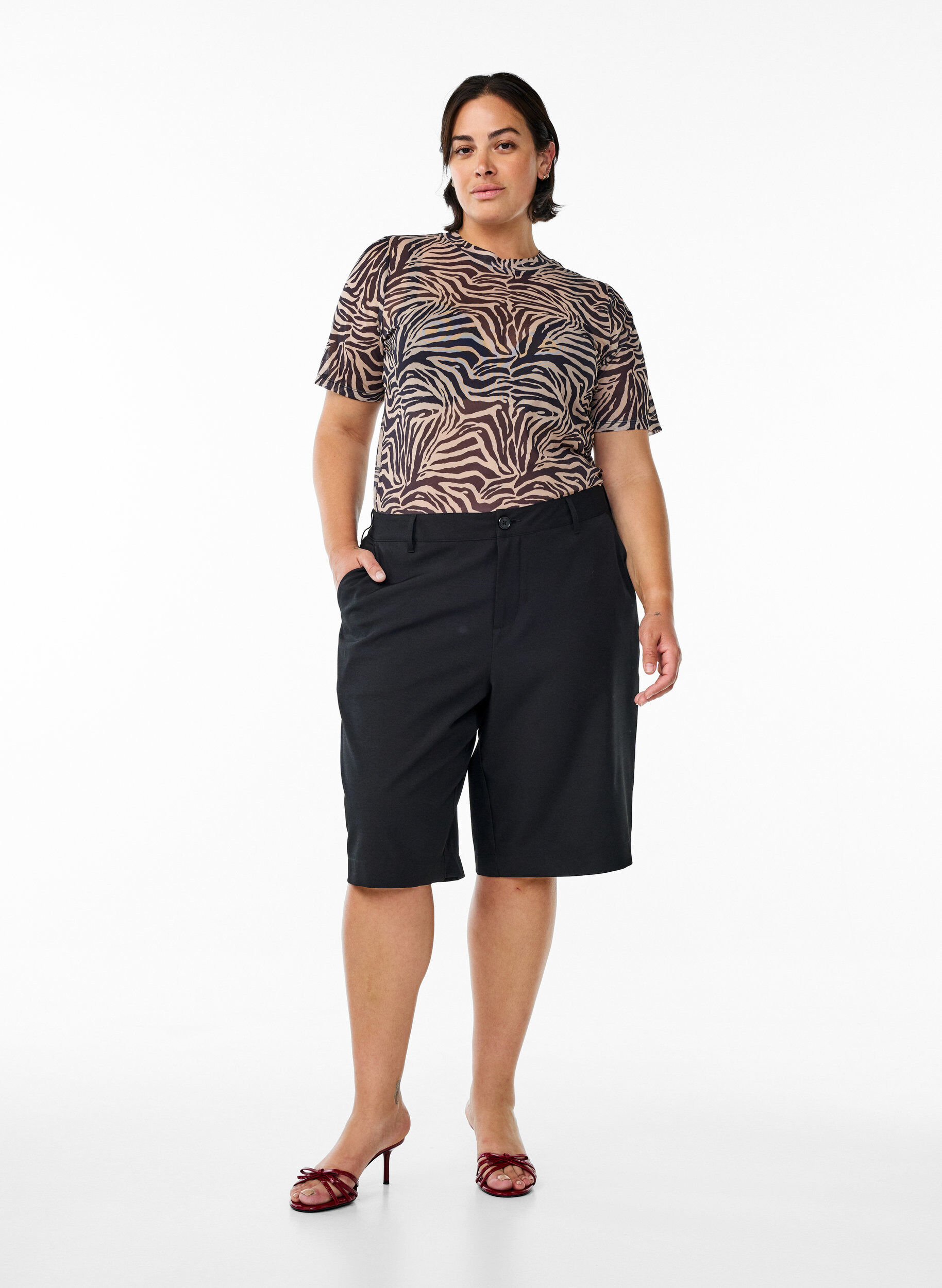 Zizzi Bluse aus Mesh, mit kurzen &Auml;rmeln, Schwarz, Model image number 1