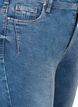 Kurze Amy Jeans mit Reißverschlussdetail, Blau, Model image number 4