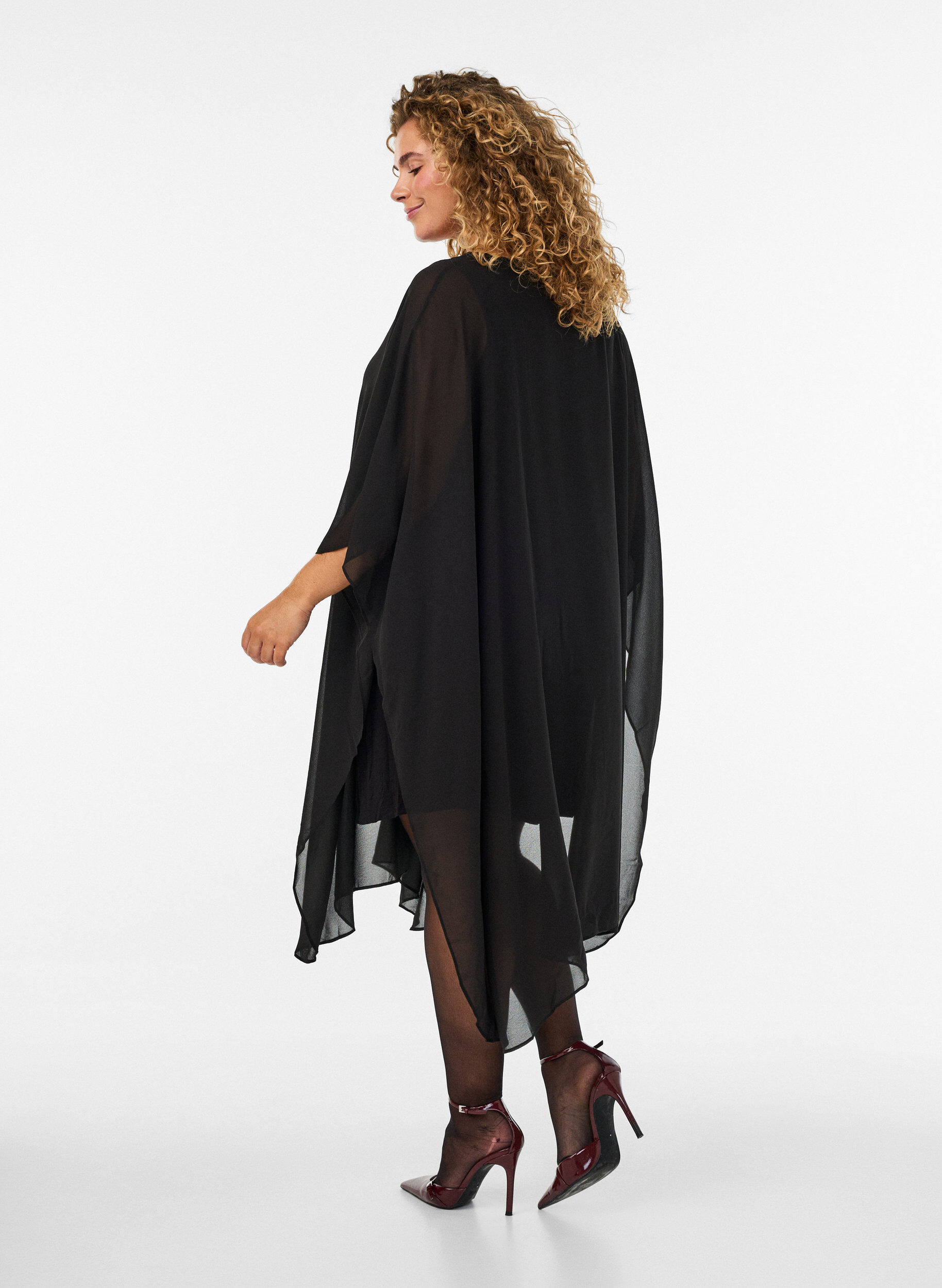 ZizziKurzes Chiffonkleid mit V-Ausschnitt, Schwarz, Model image number 1