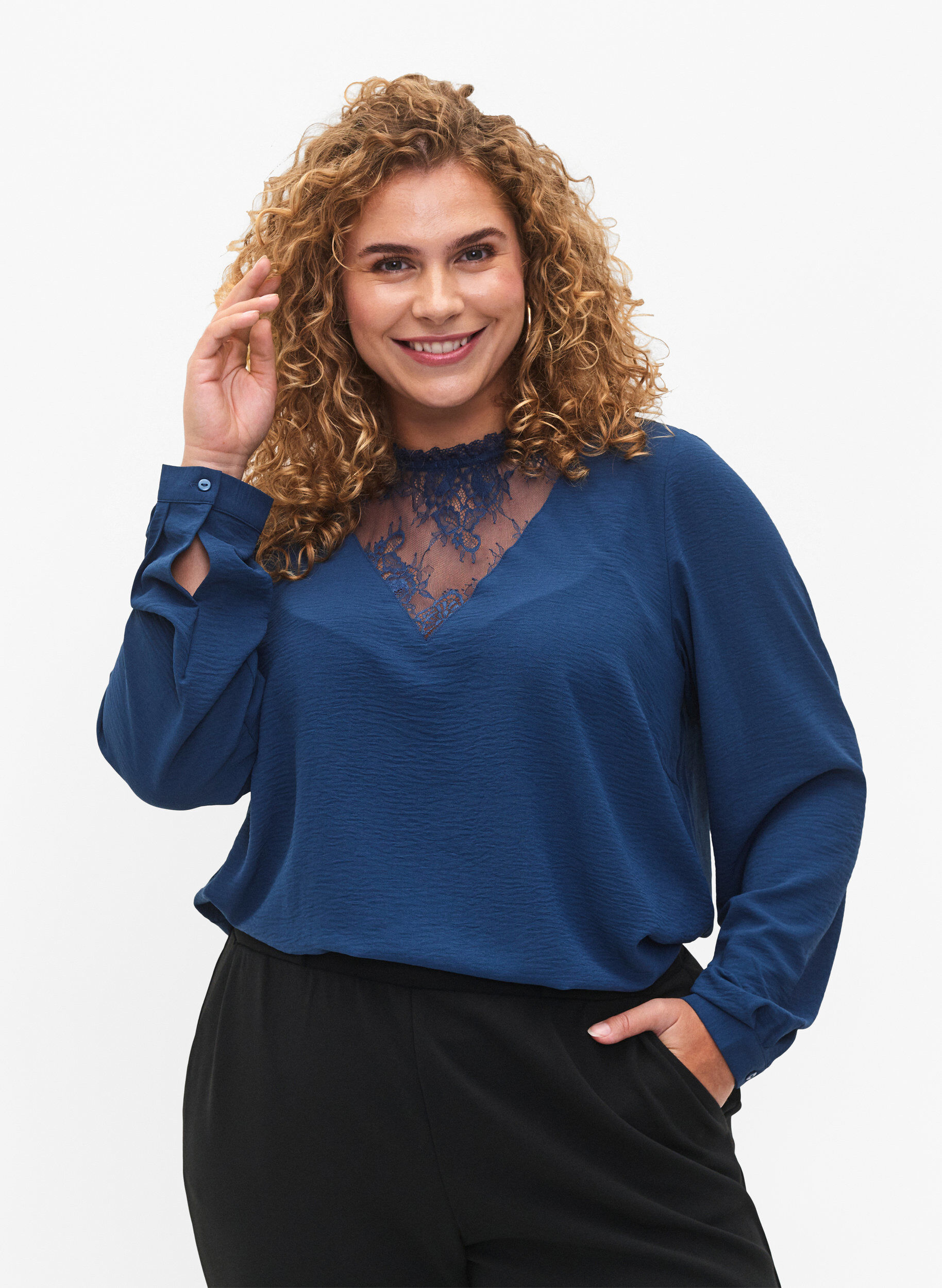 Zizzi Lang&auml;rmelige Bluse mit Spitzendetail, Titan, Model image number 0