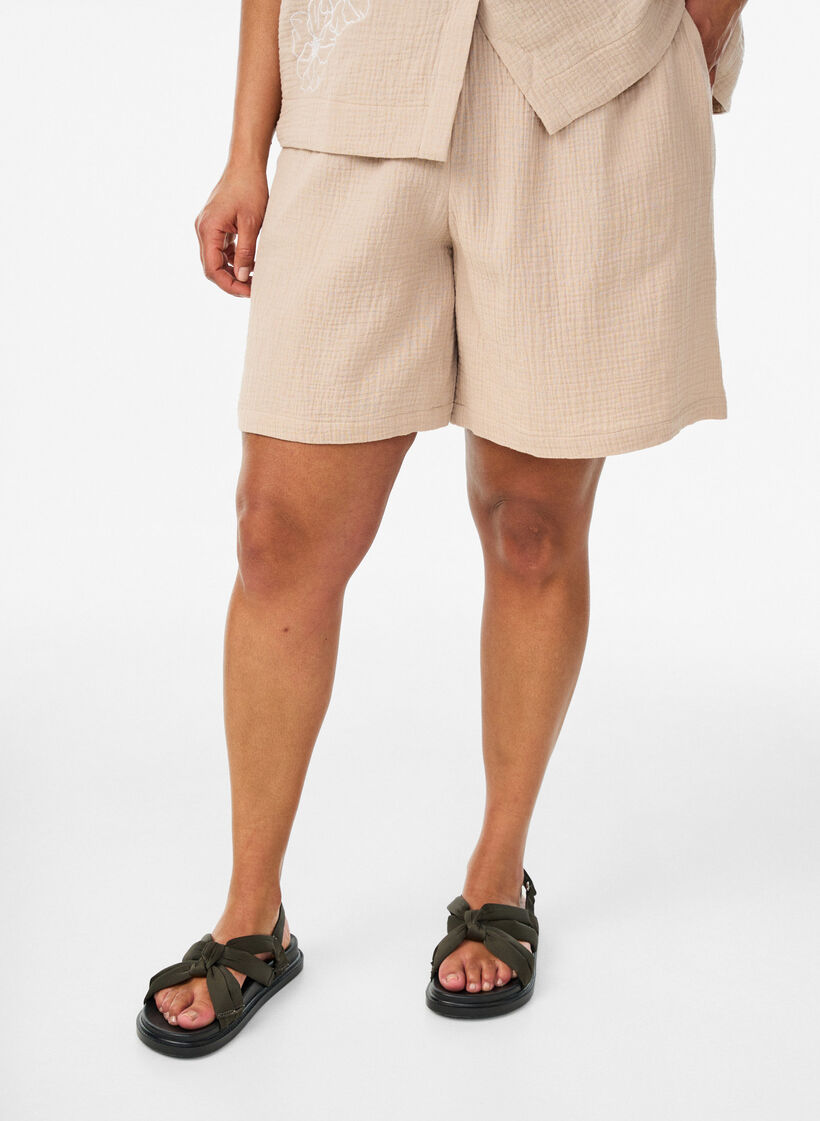 Bluse aus Baumwoll-Musselin mit gestickten Details, Beige, Model image number 3