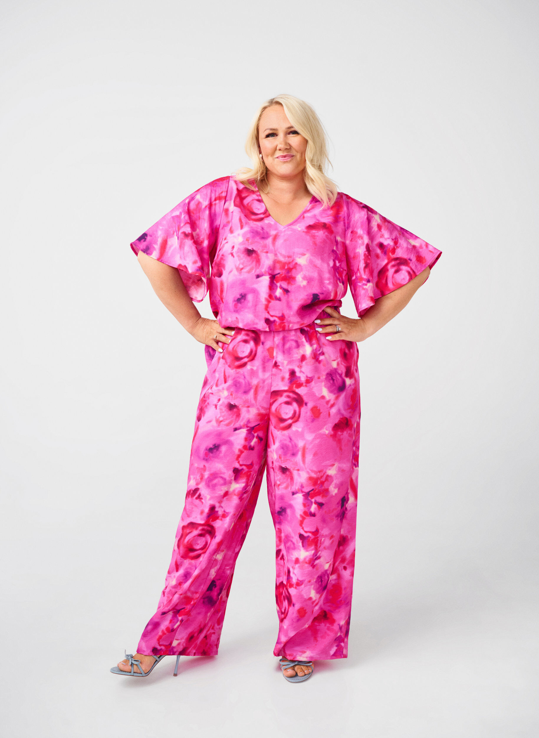 Zizzi Gebl&uuml;mter Jumpsuit mit Fledermaus&auml;rmeln, Pink Rose AOP, Image image number 0