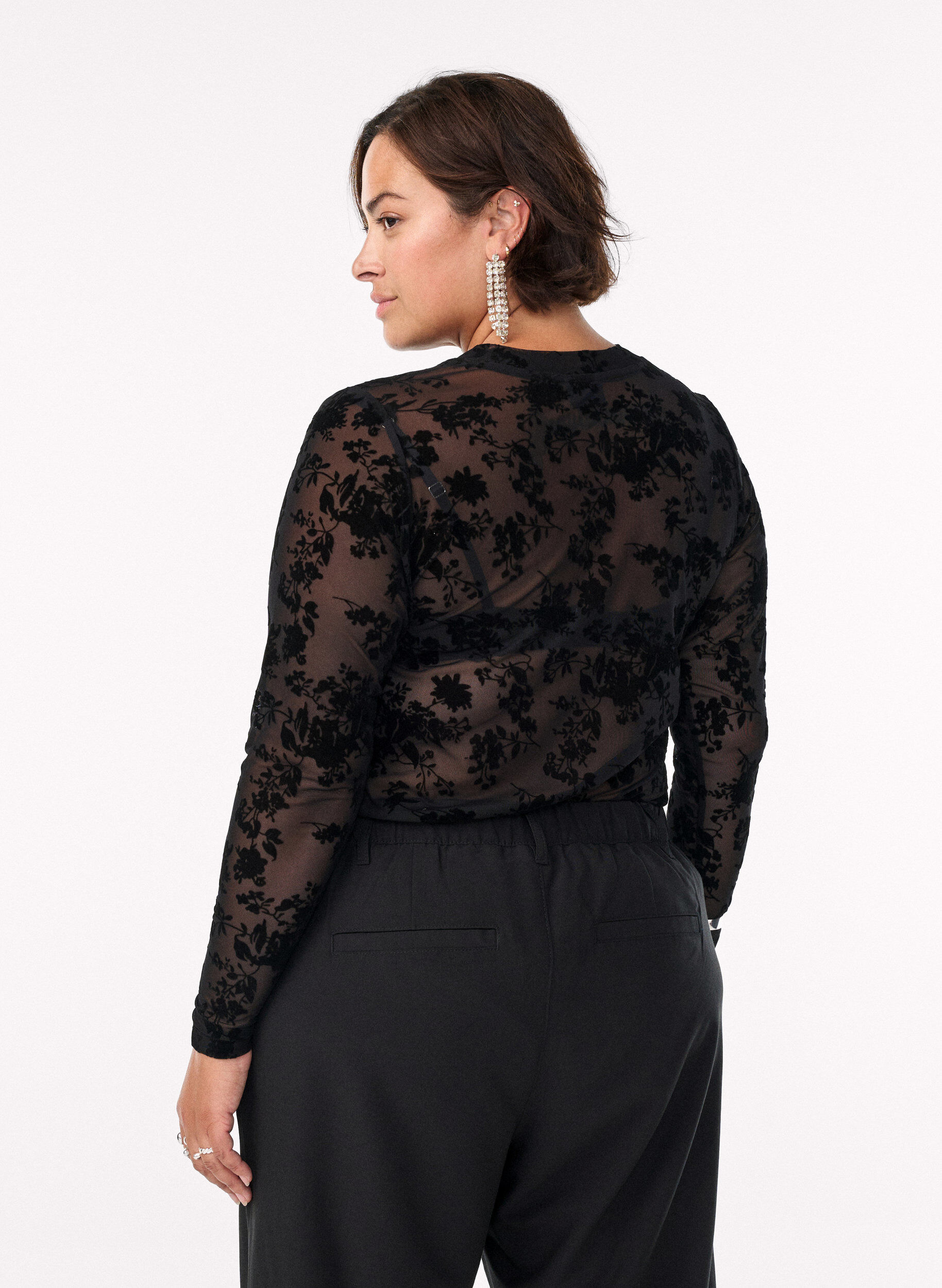 Zizzi Meshbluse mit Blumenmuster, Schwarz, Model image number 2