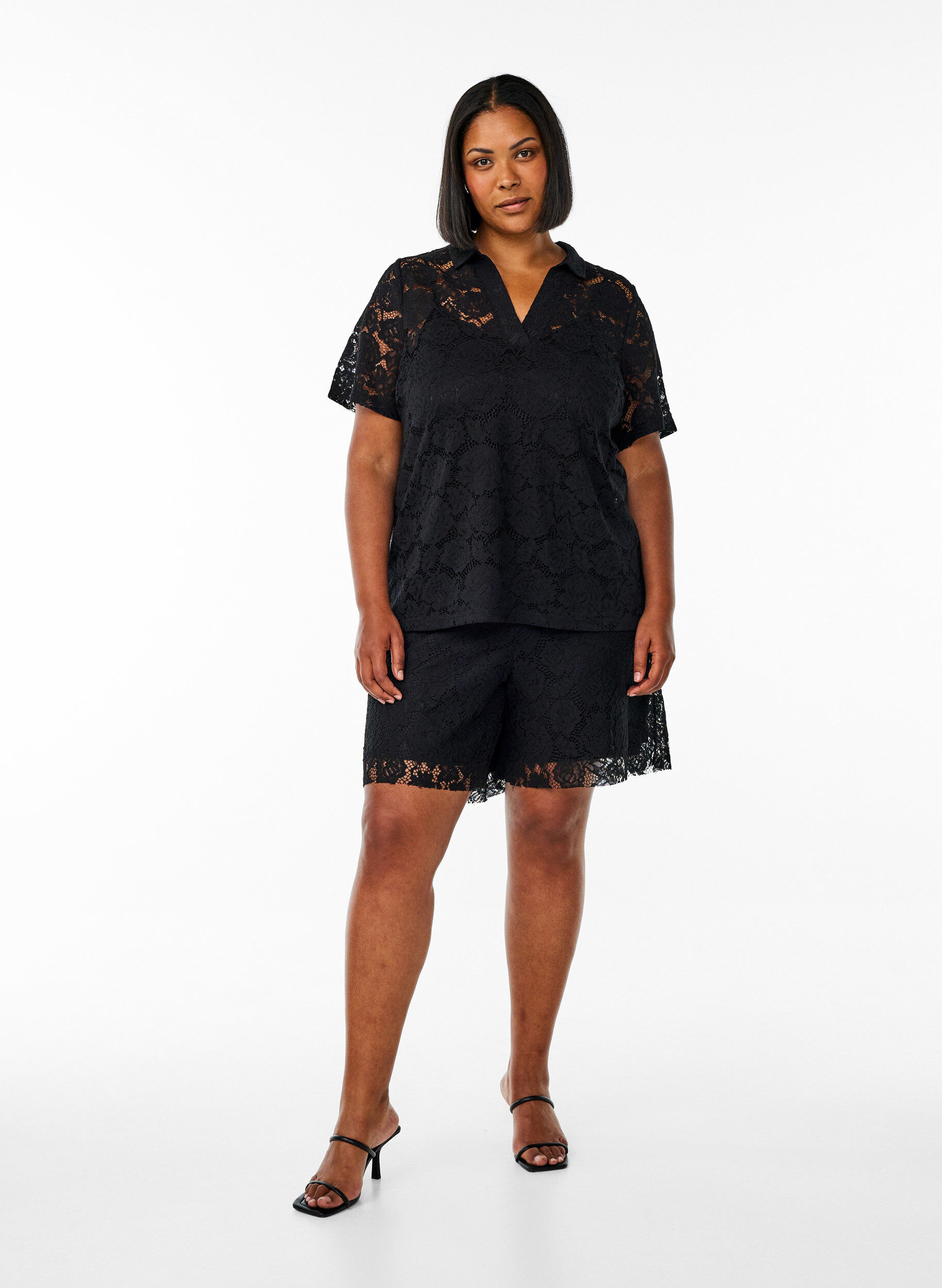 Zizzi Lockere Spitzenshorts, Schwarz, Model image number 1