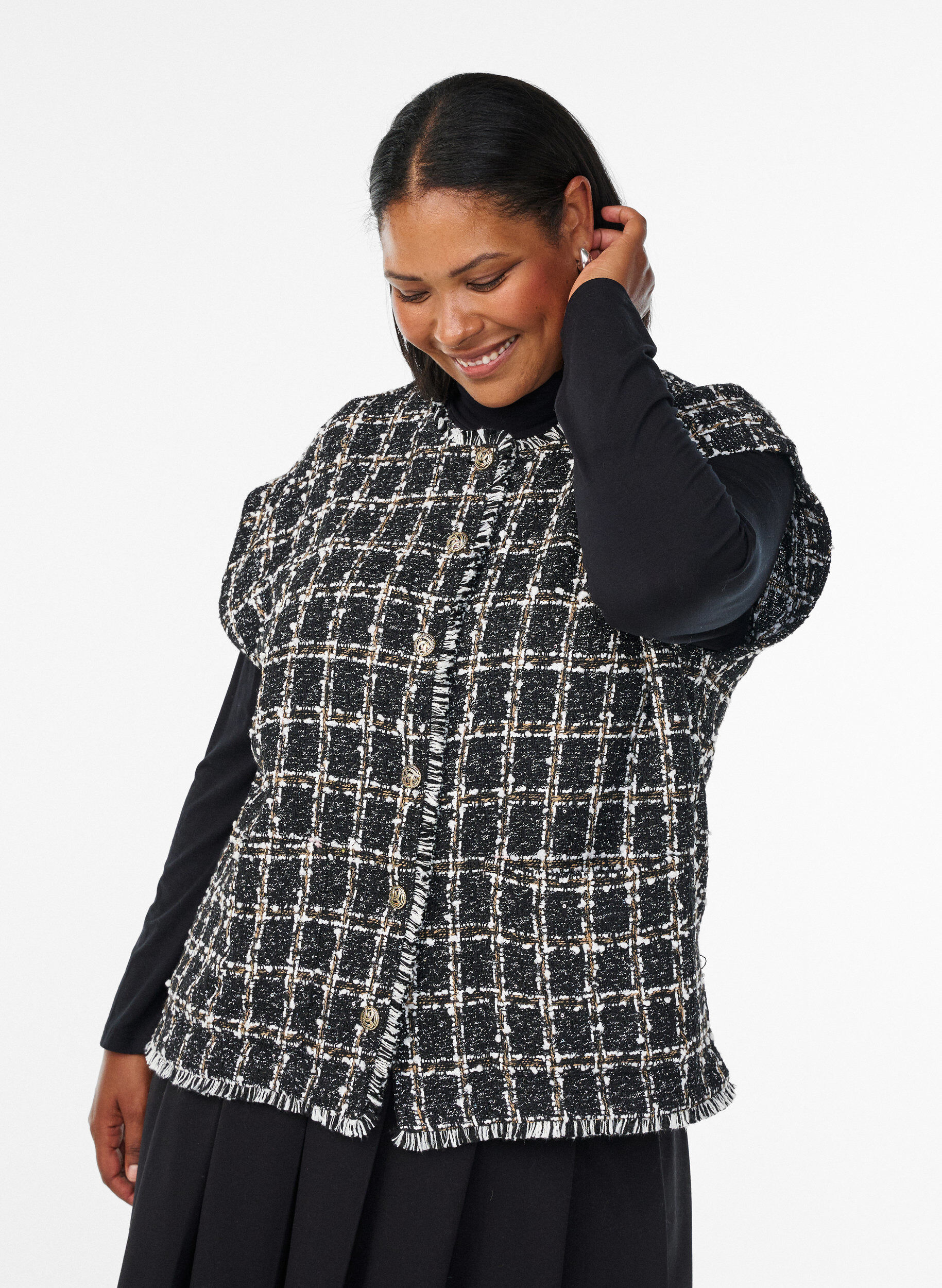 Zizzi Karierte Weste mit Zierkn&ouml;pfen, Schwarz, Model image number 0