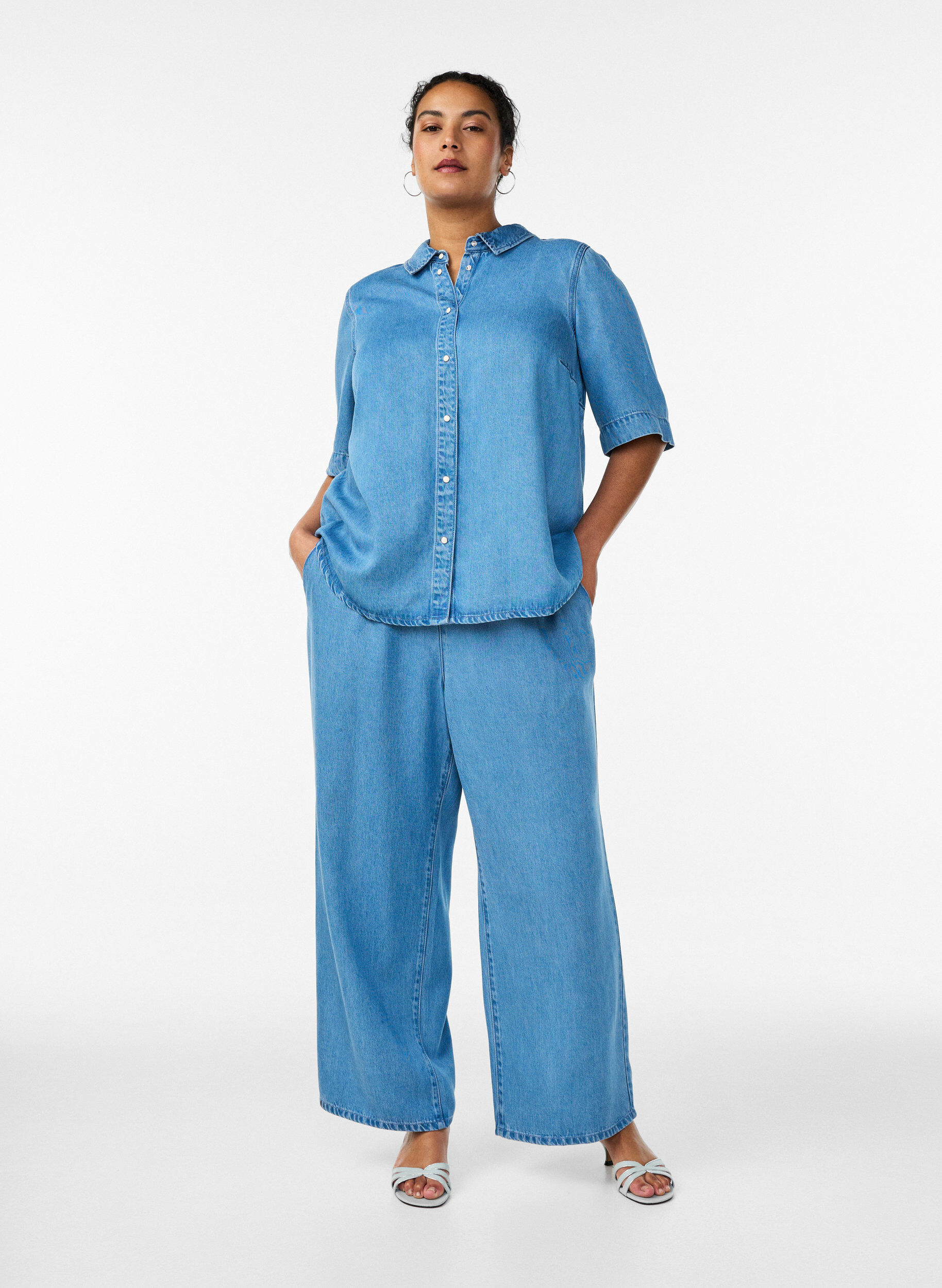 Weite Lyocellhose in Denim-Optik, Blau, Model