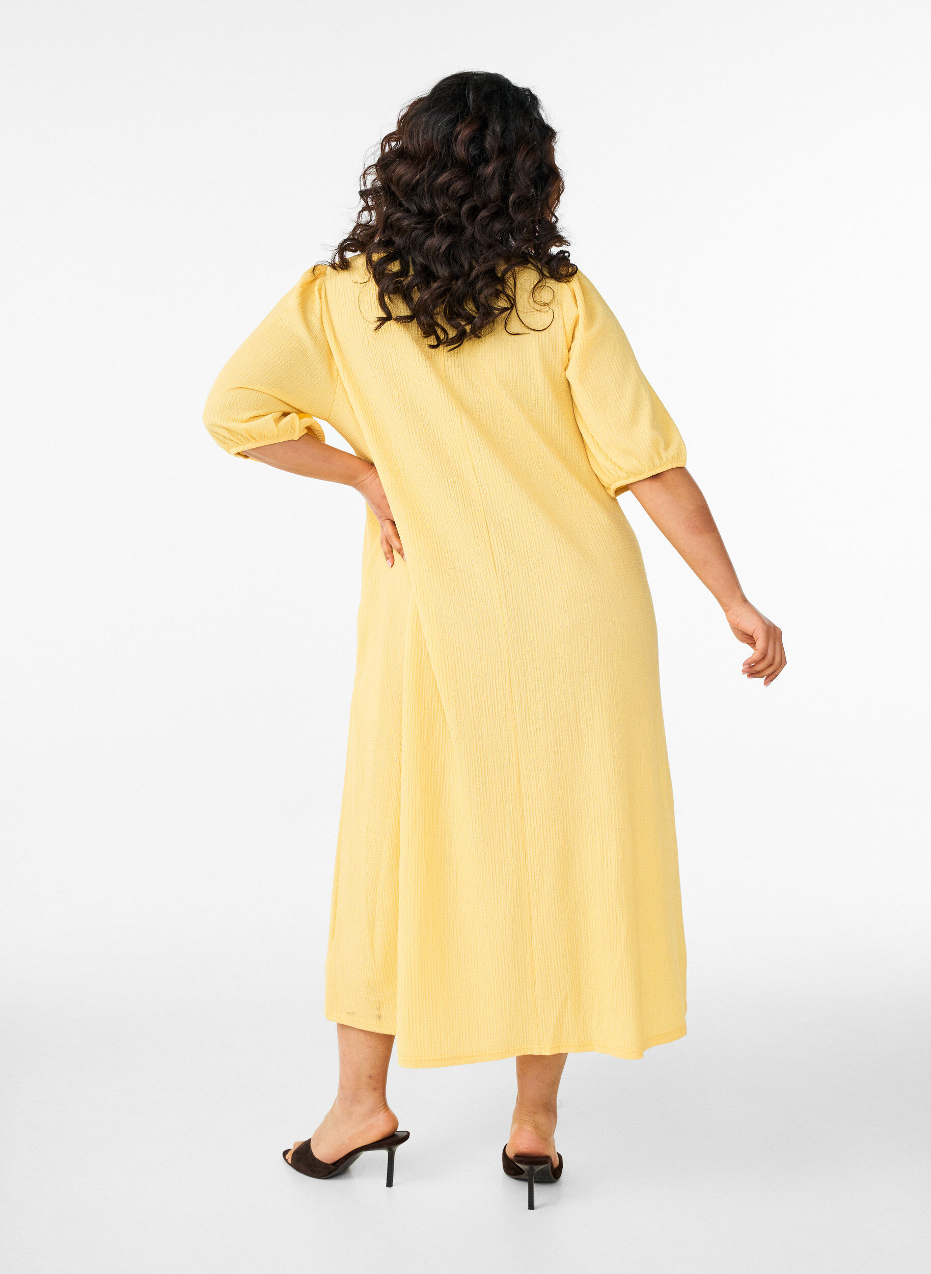 ZizziMidikleid mit V-Ausschnitt und Struktur, Gelb, Model image number 1
