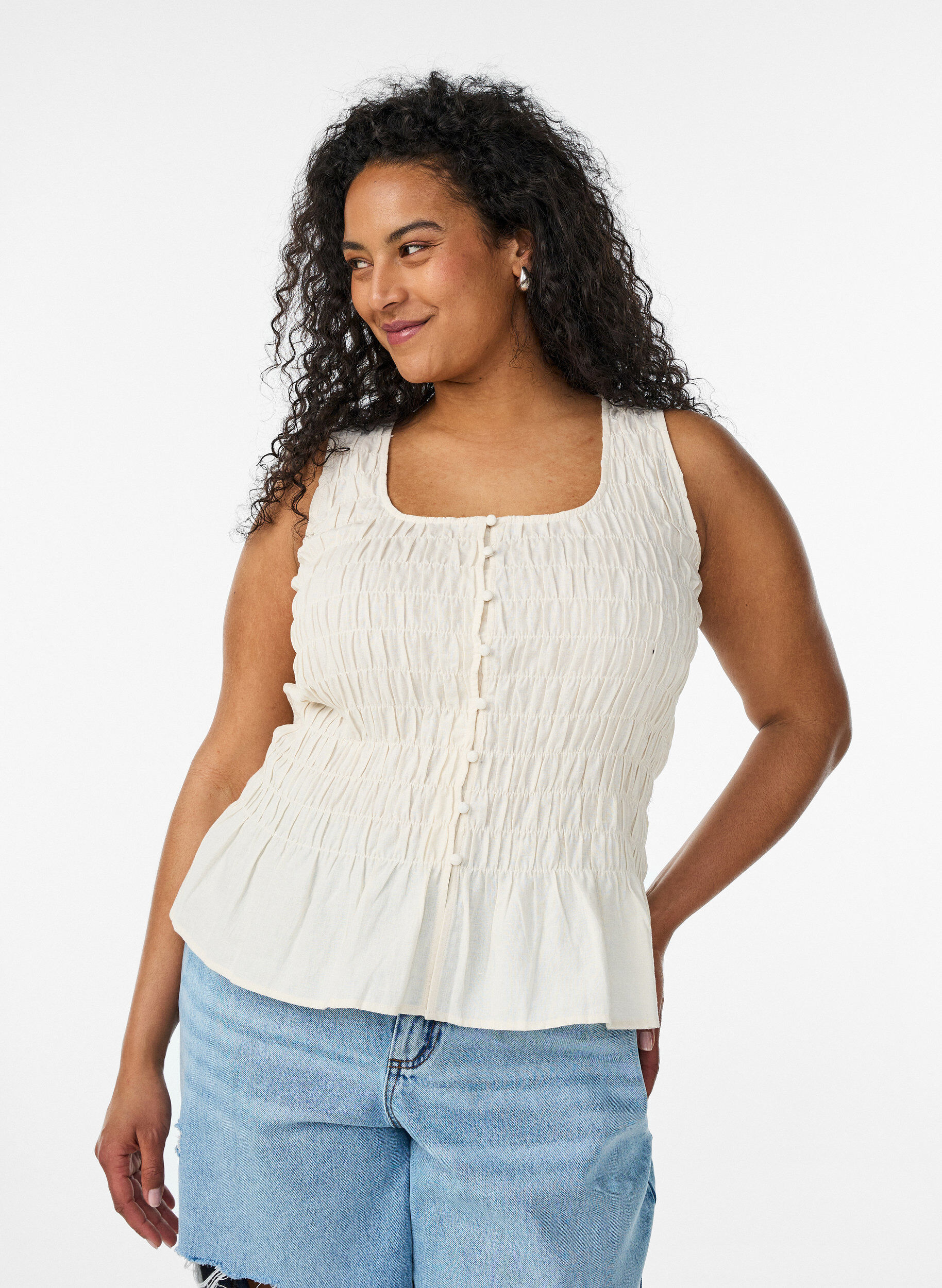 Zizzi&Auml;rmelloses Top aus Baumwolle und Leinen mit Smock, Vanille, Model image number 0