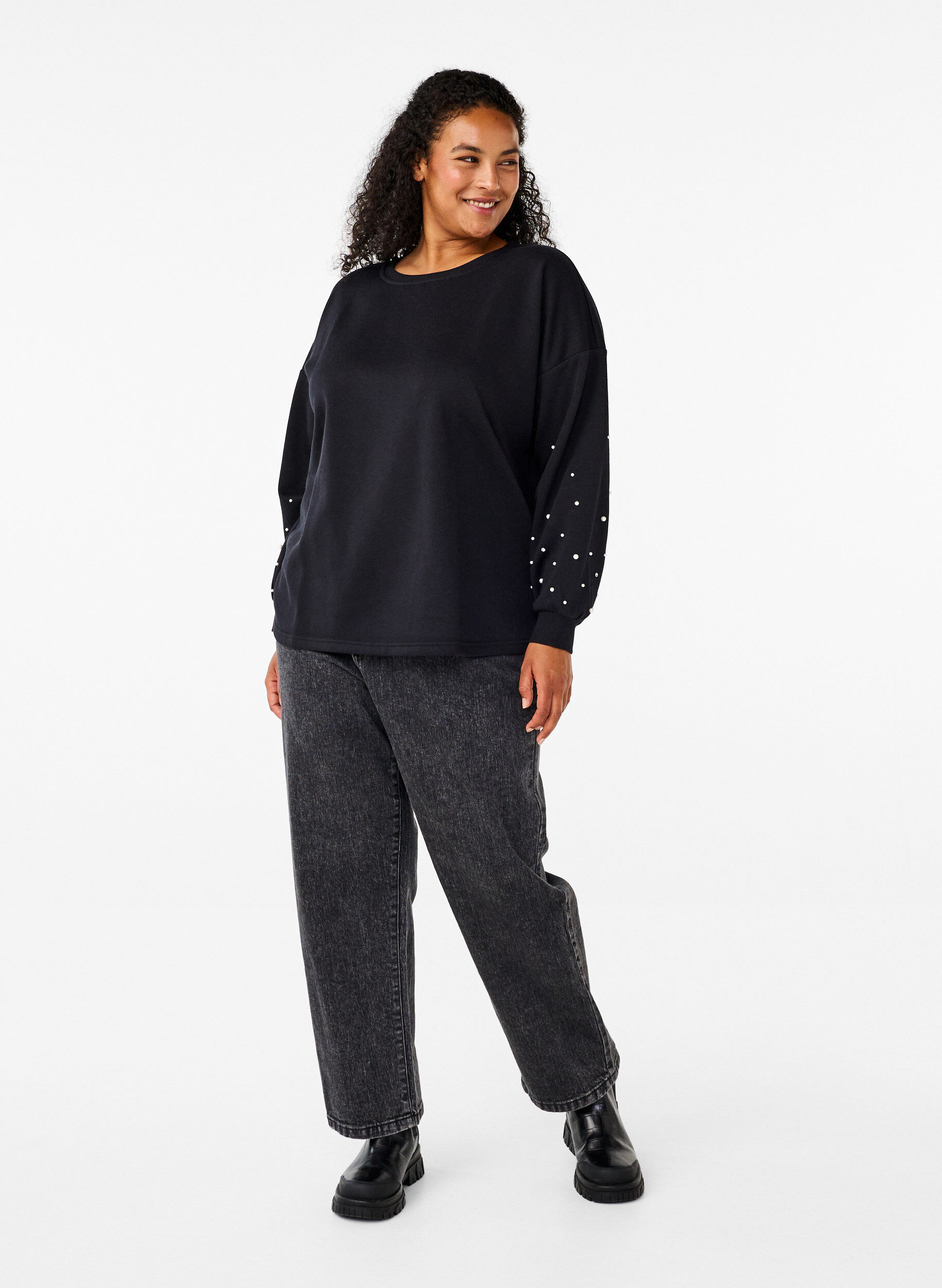 Zizzi Sweatshirt mit Perlen, Black, Model image number 3