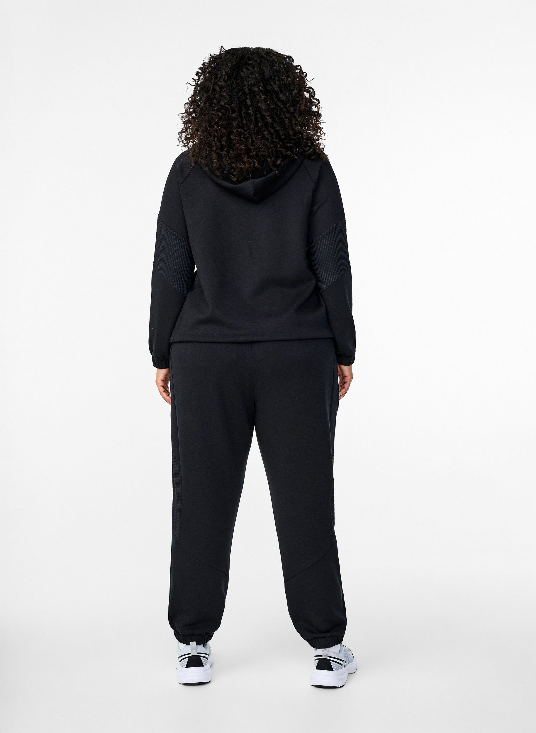 Zizzi Sweatpants mit Strukturdetails, Black, Model image number 1